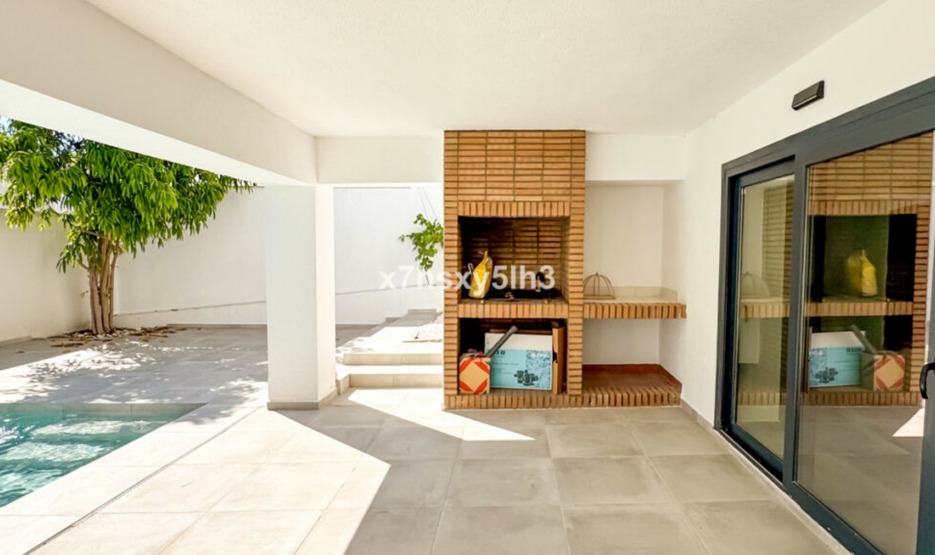 Resale - House -
Los Balcones