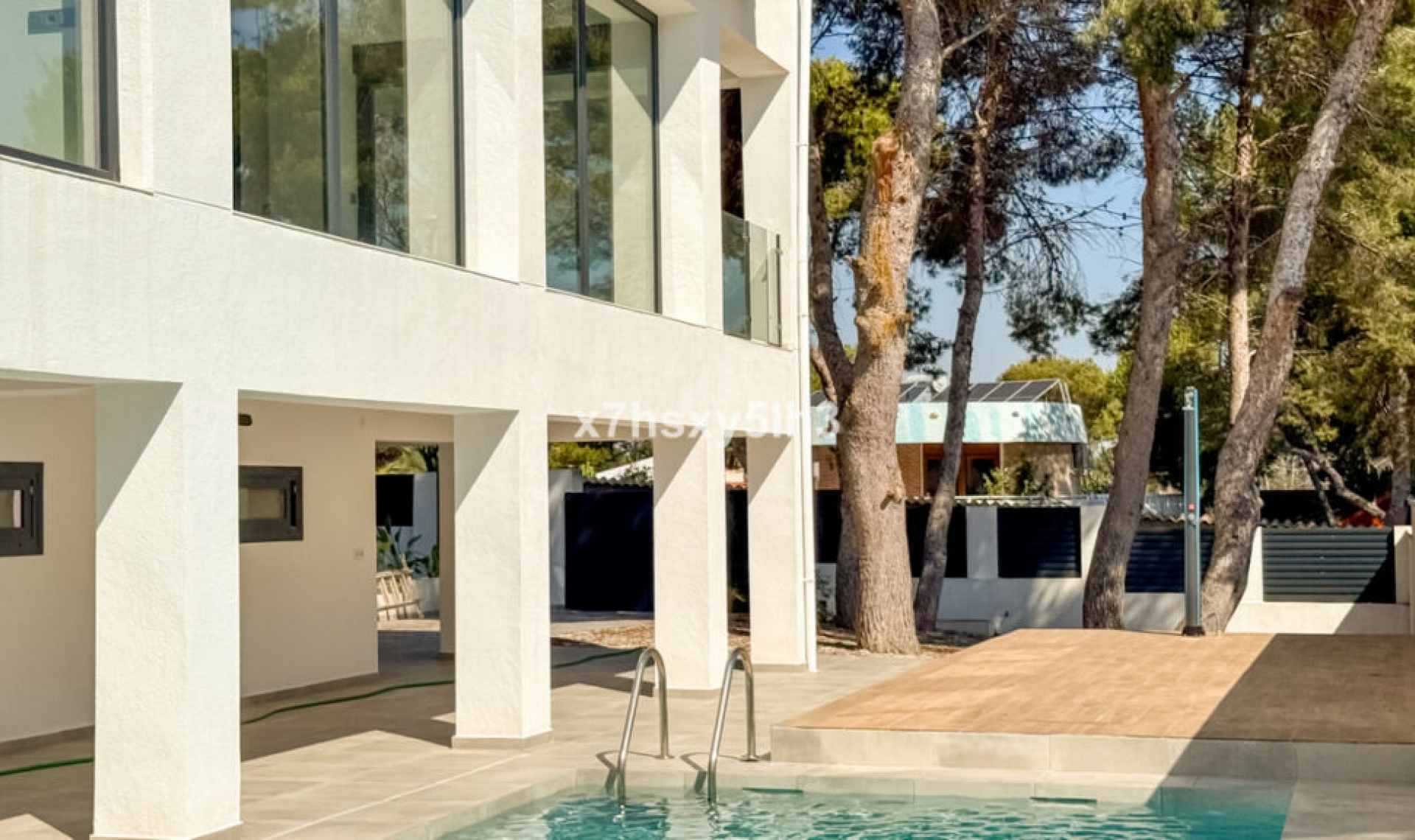 Resale - House -
Los Balcones