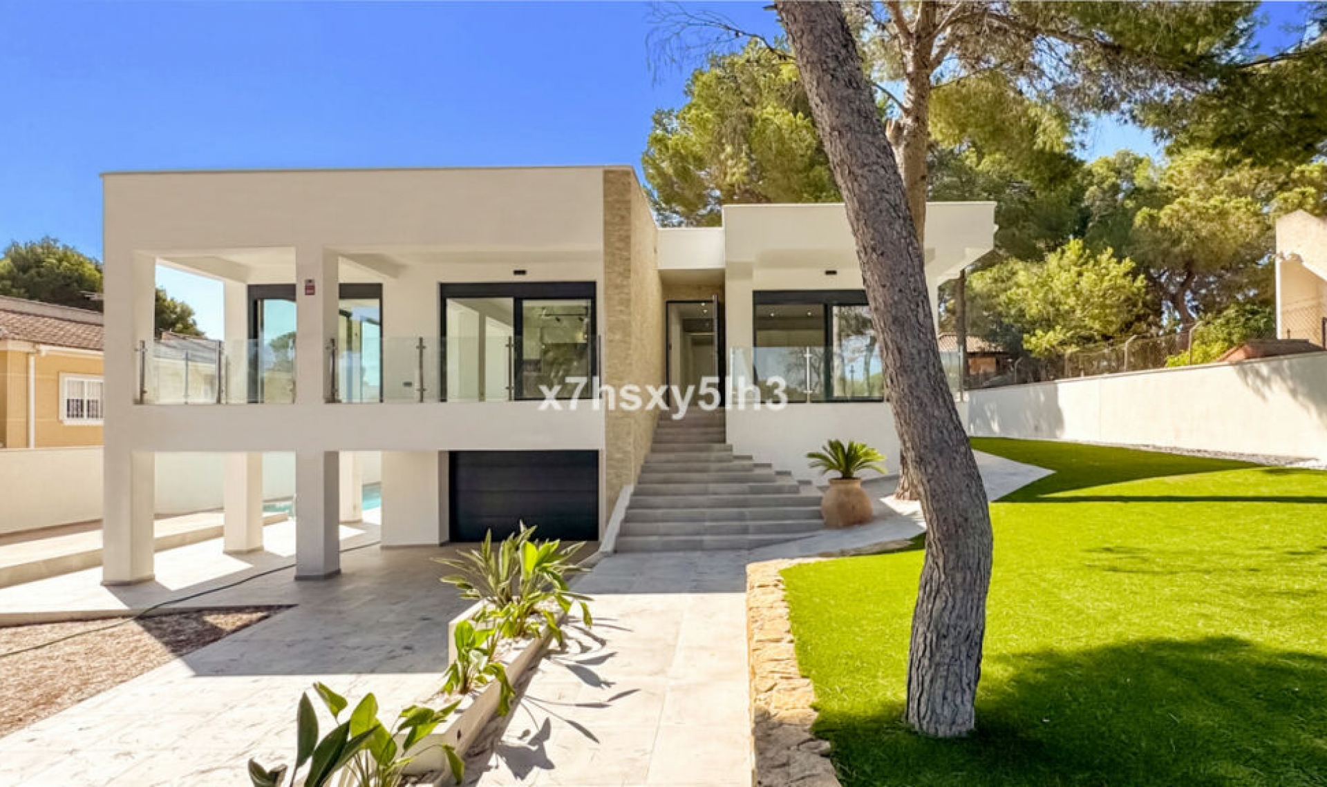 Resale - House -
Los Balcones