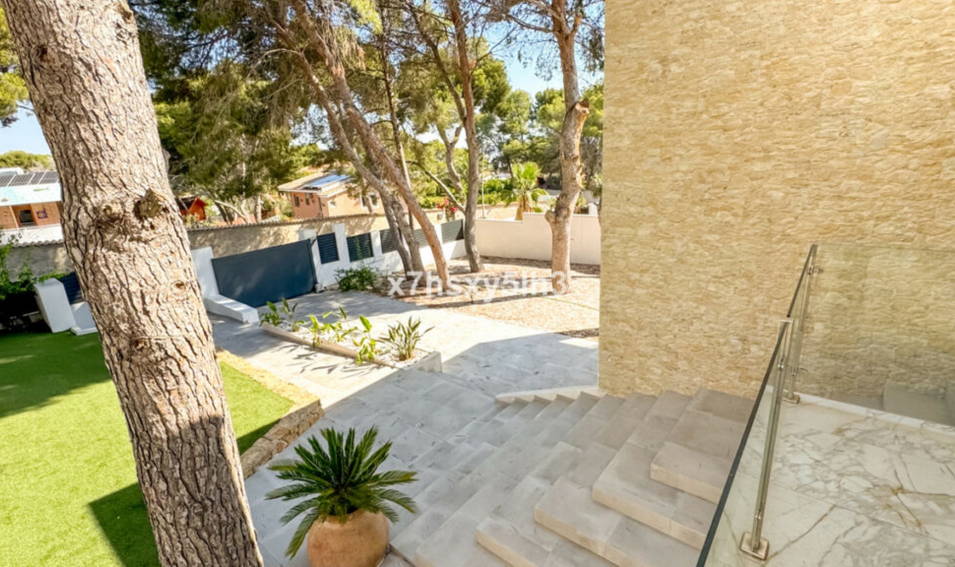 Resale - House -
Los Balcones