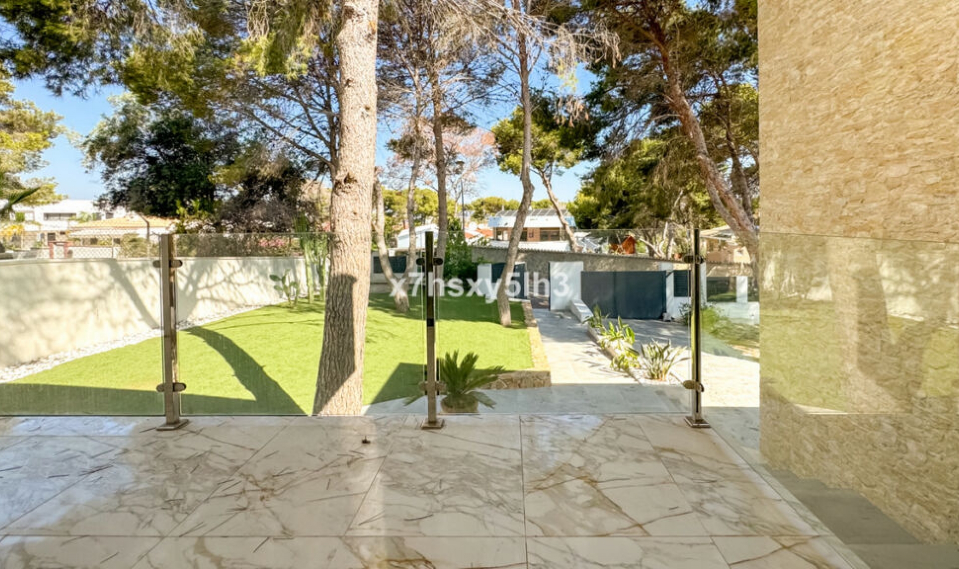 Resale - House -
Los Balcones