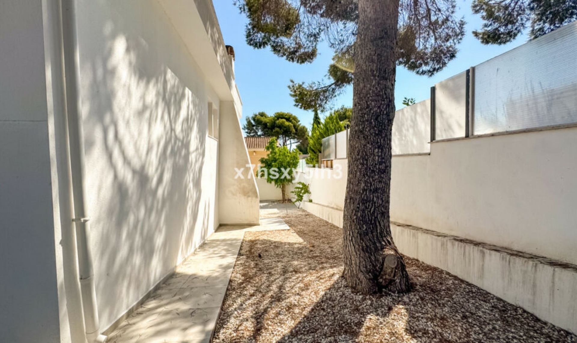 Resale - House -
Los Balcones