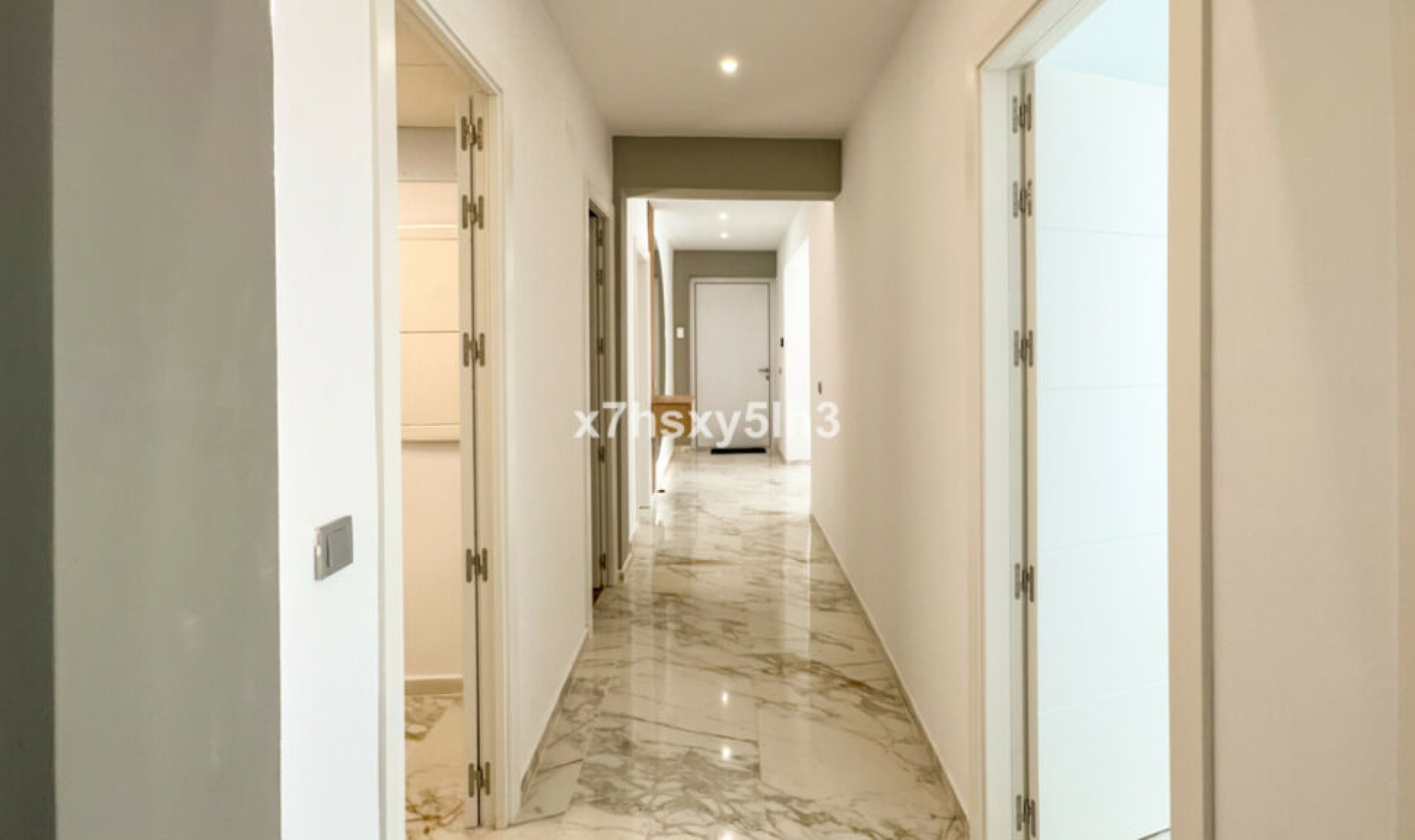 Resale - House -
Los Balcones