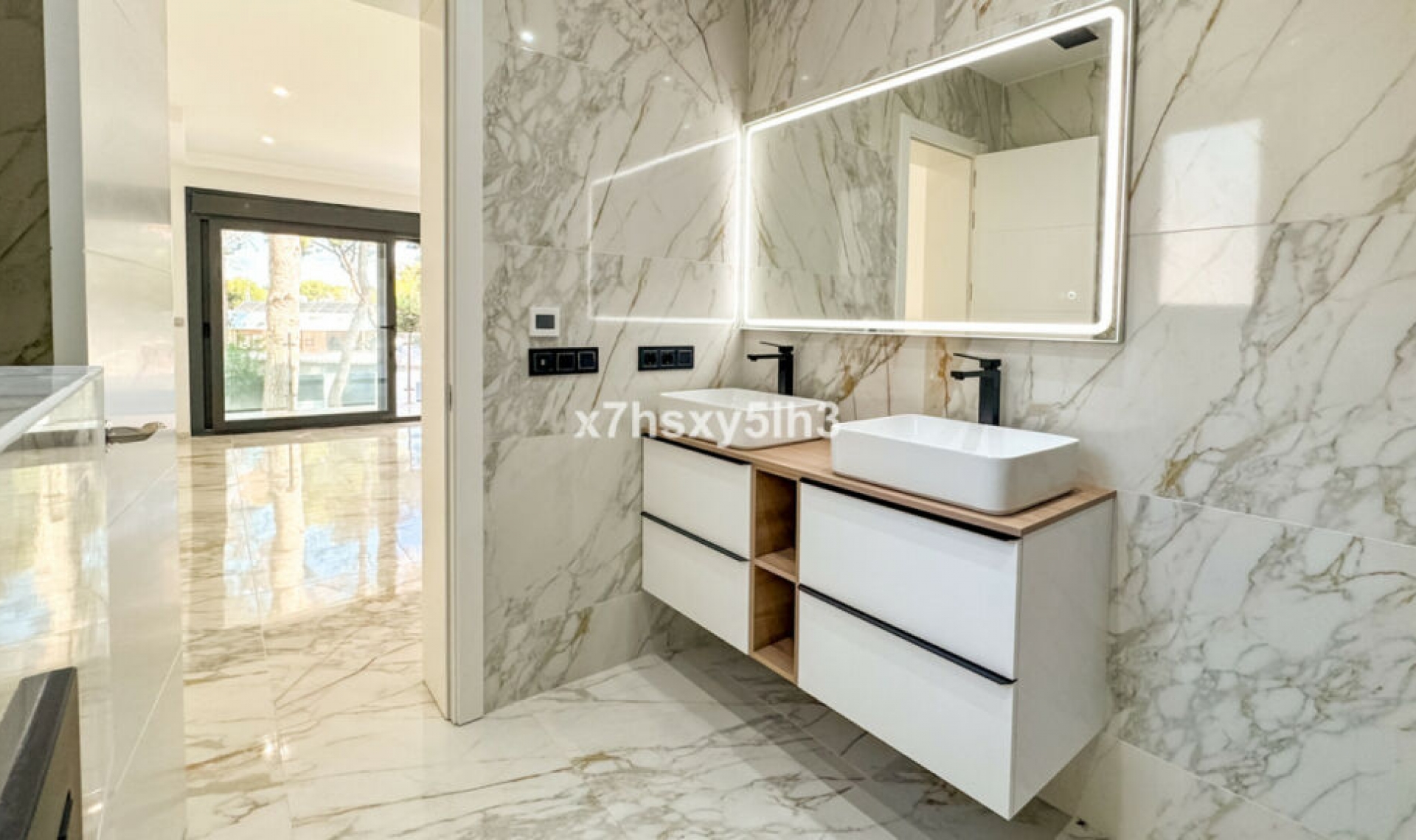 Resale - House -
Los Balcones