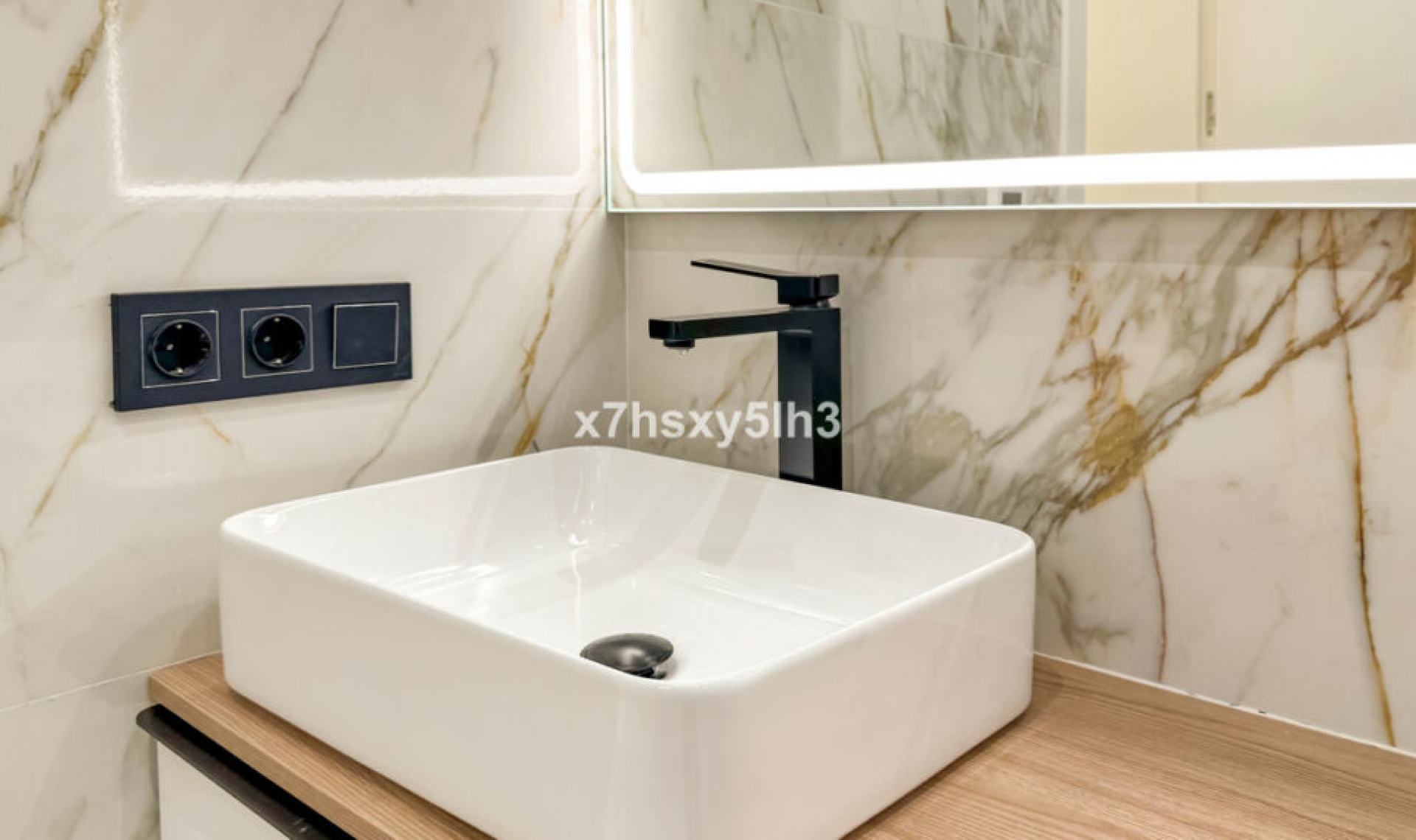 Resale - House -
Los Balcones