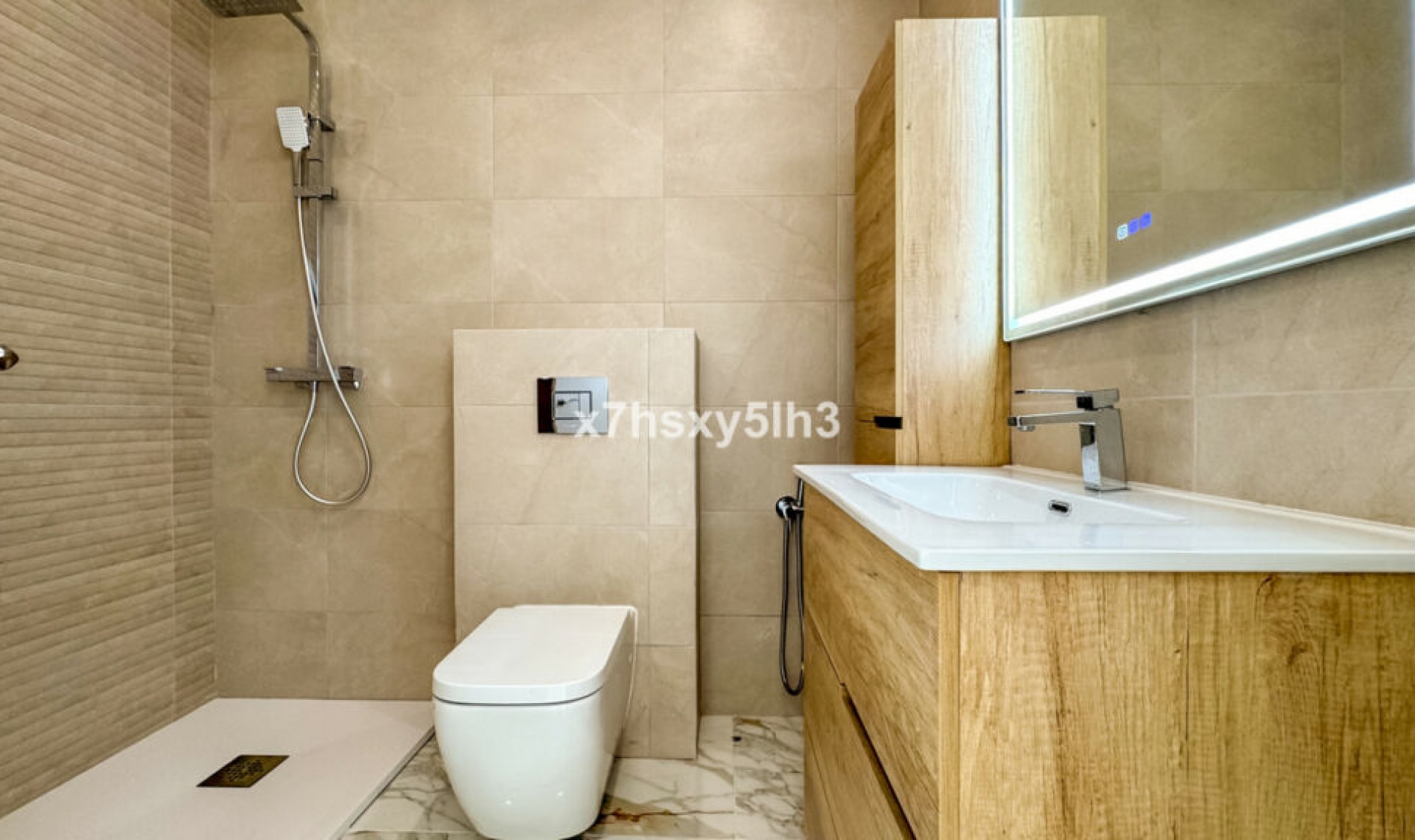 Resale - House -
Los Balcones