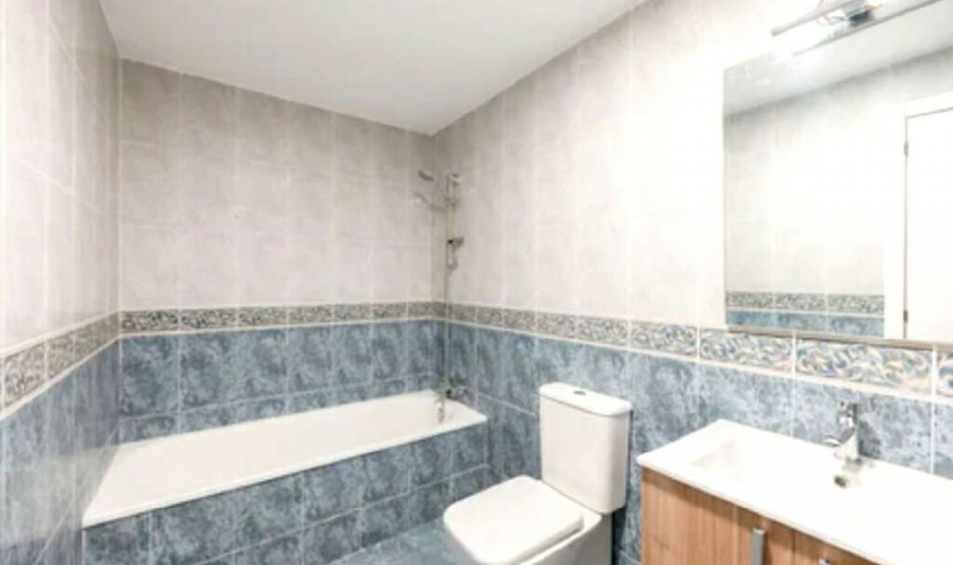 Resale - House -
Los Boliches