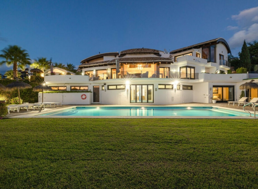 Resale - House -
Los Flamingos