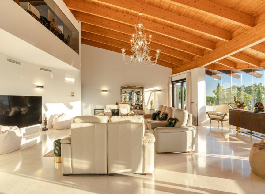 Resale - House -
Los Flamingos