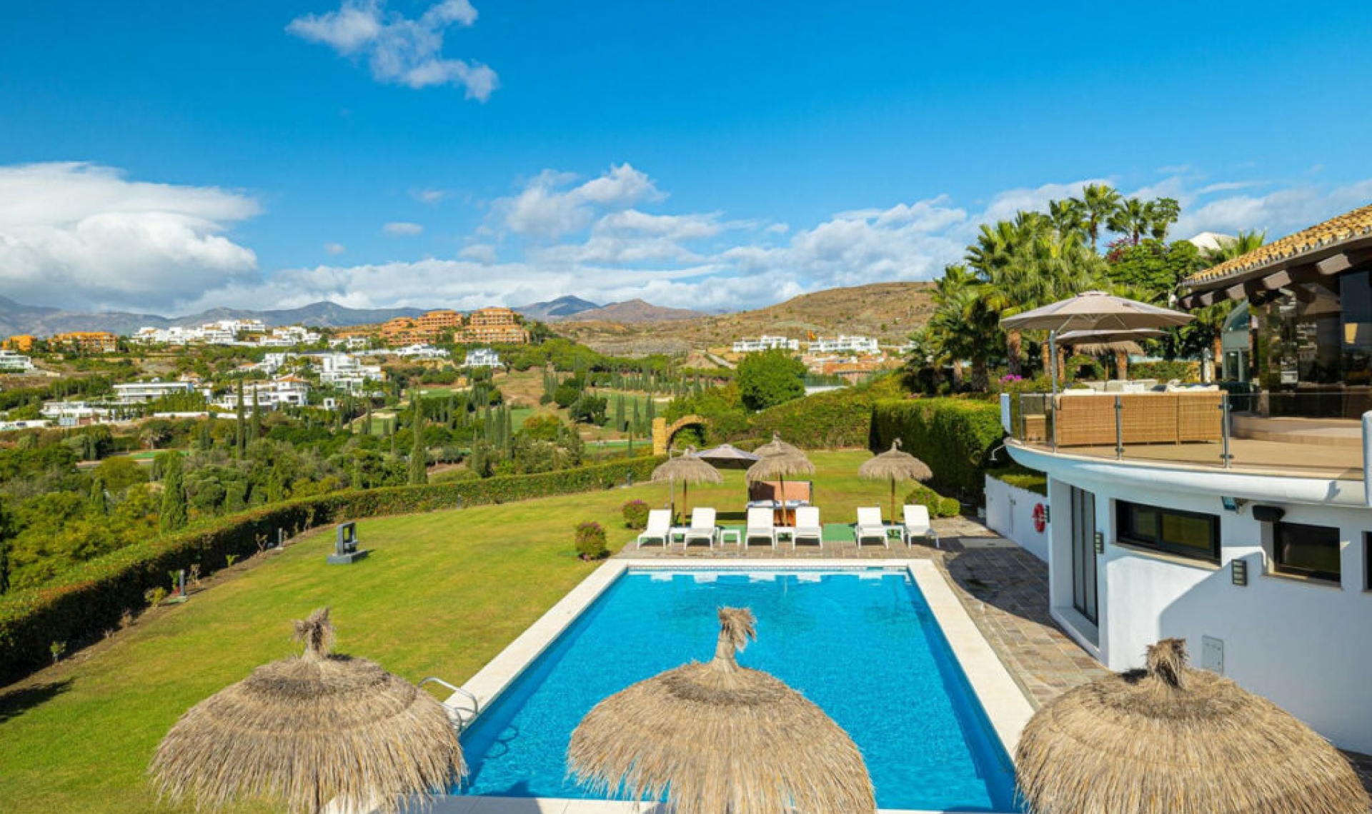 Resale - House -
Los Flamingos