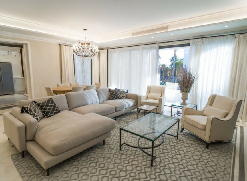 Resale - House -
Los Flamingos