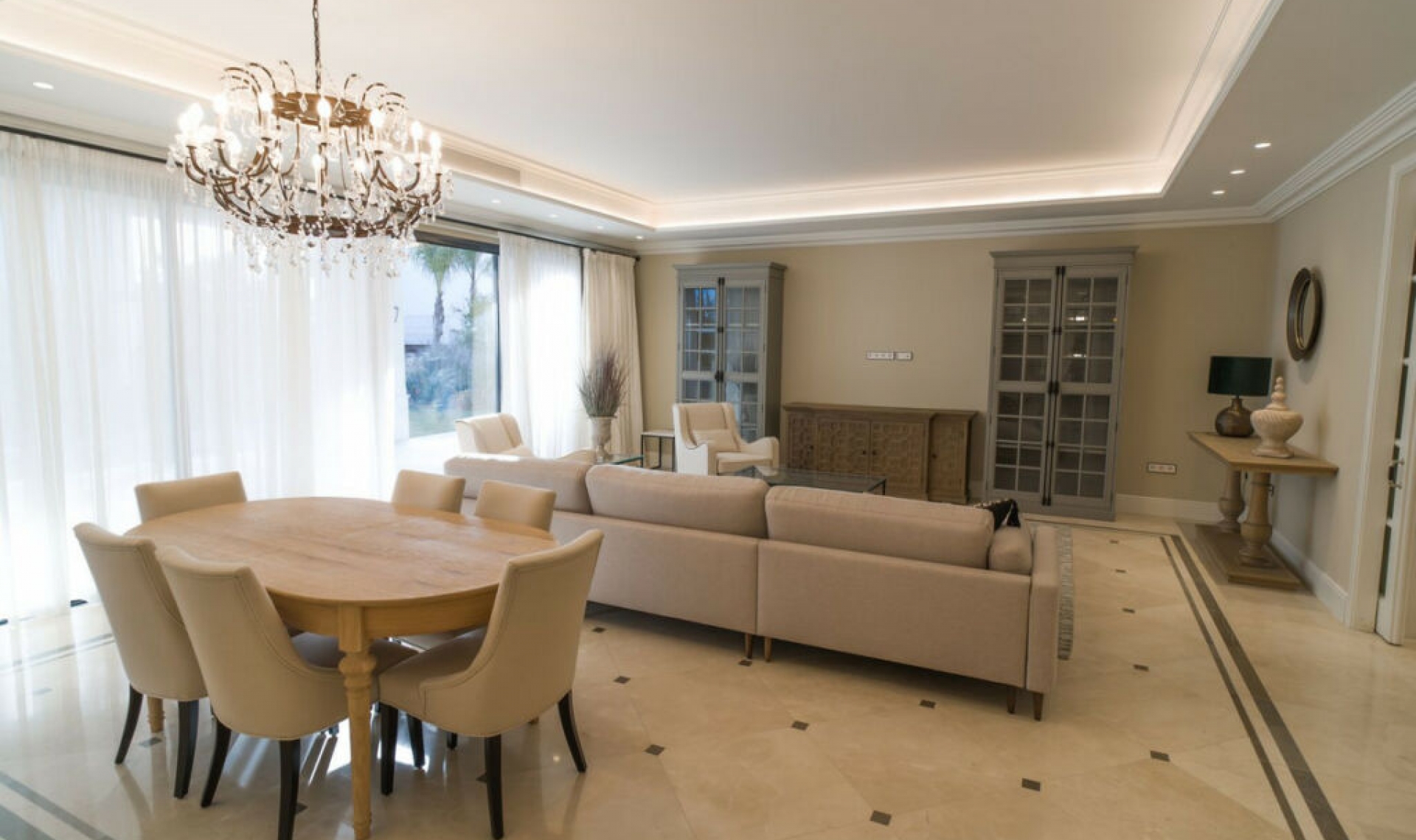 Resale - House -
Los Flamingos