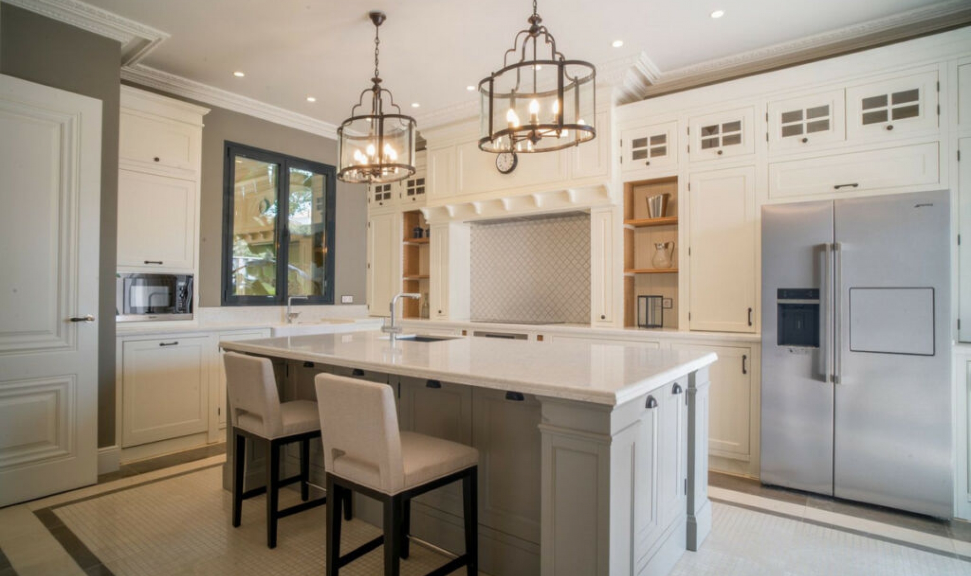 Resale - House -
Los Flamingos