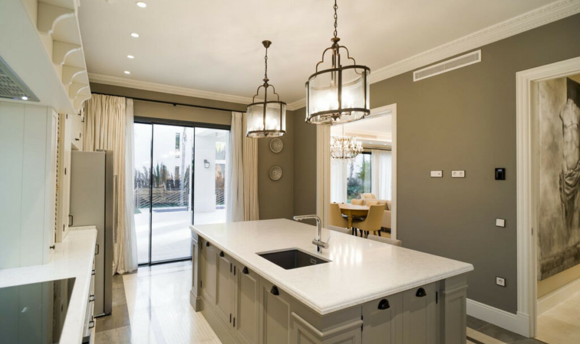 Resale - House -
Los Flamingos