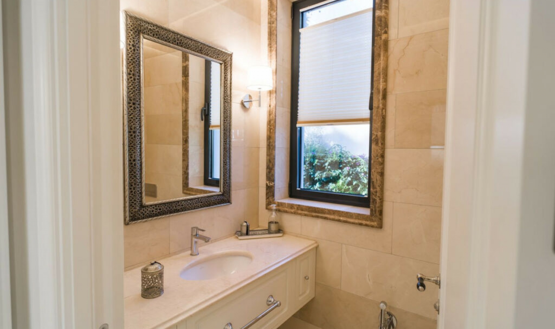 Resale - House -
Los Flamingos