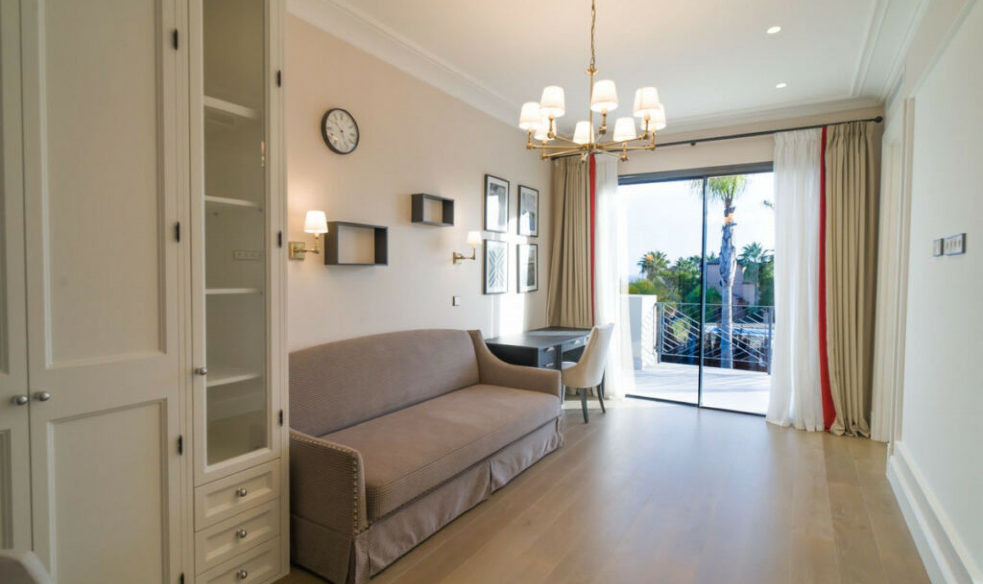 Resale - House -
Los Flamingos