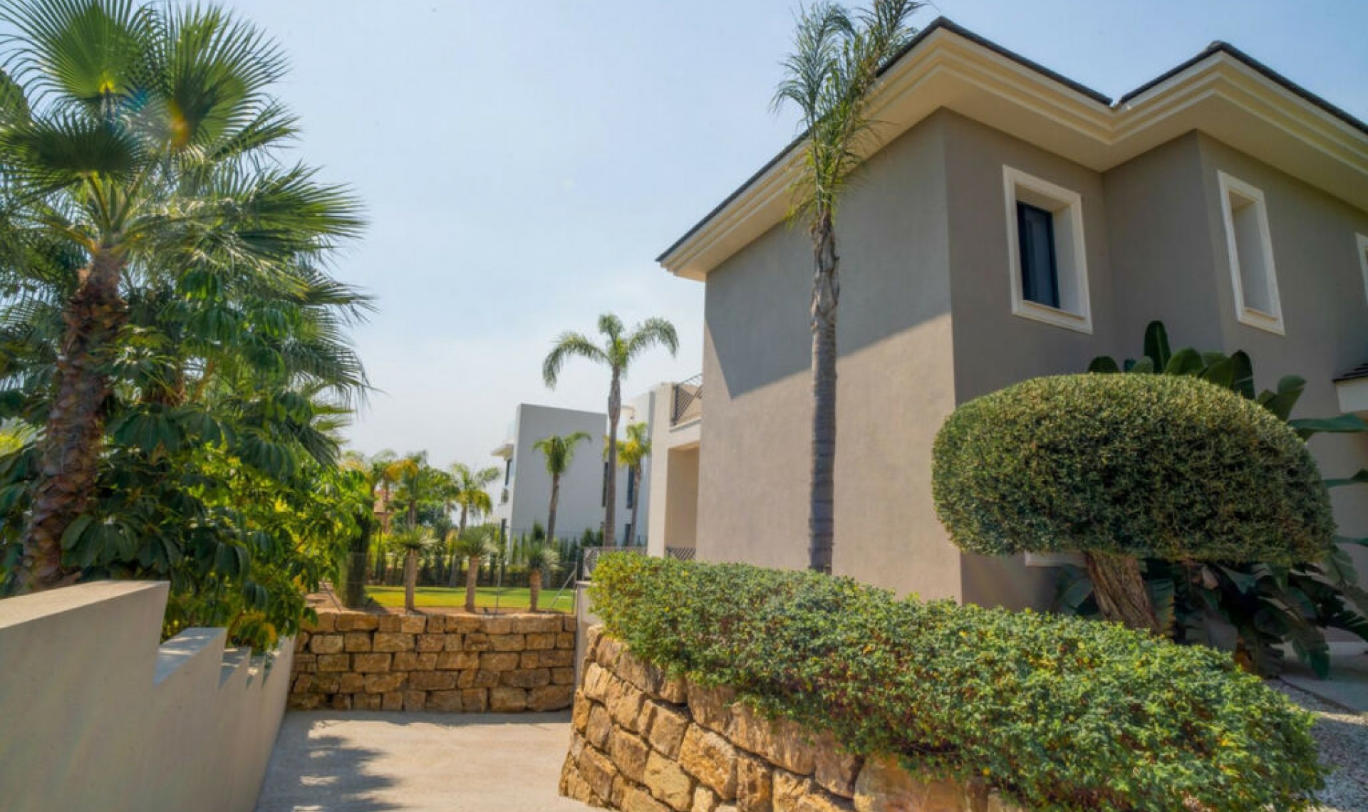 Resale - House -
Los Flamingos