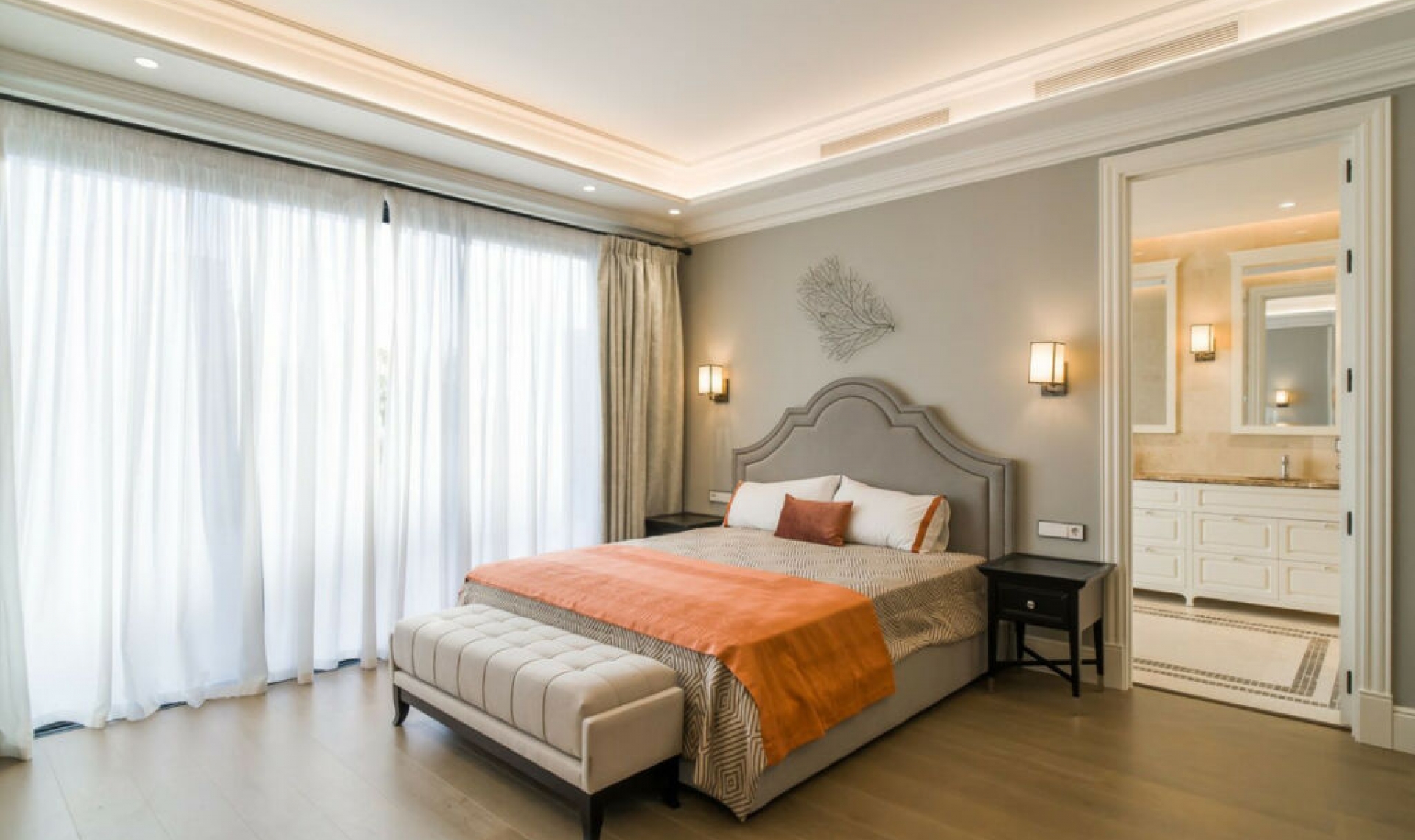 Resale - House -
Los Flamingos