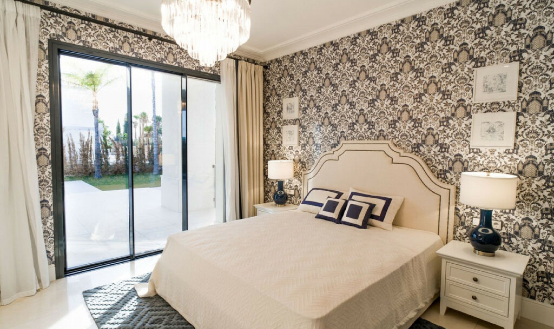 Resale - House -
Los Flamingos