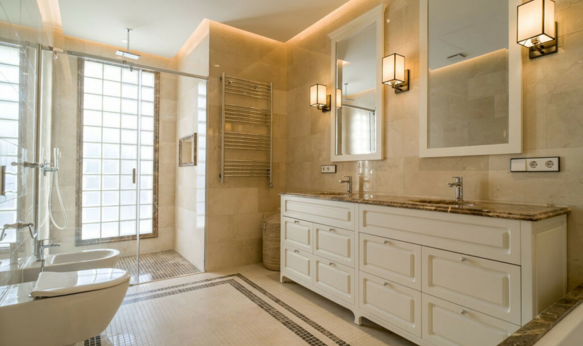 Resale - House -
Los Flamingos