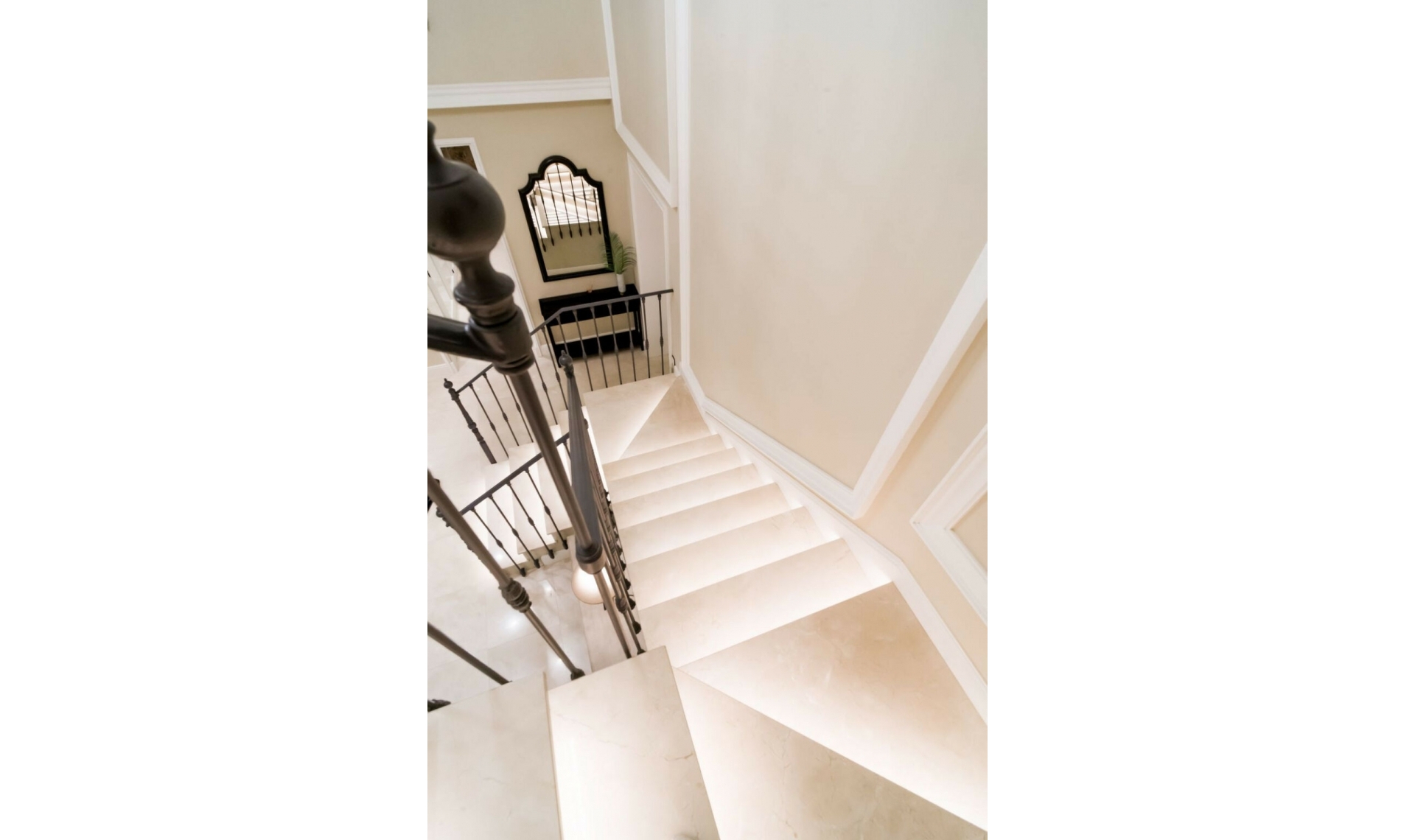 Resale - House -
Los Flamingos