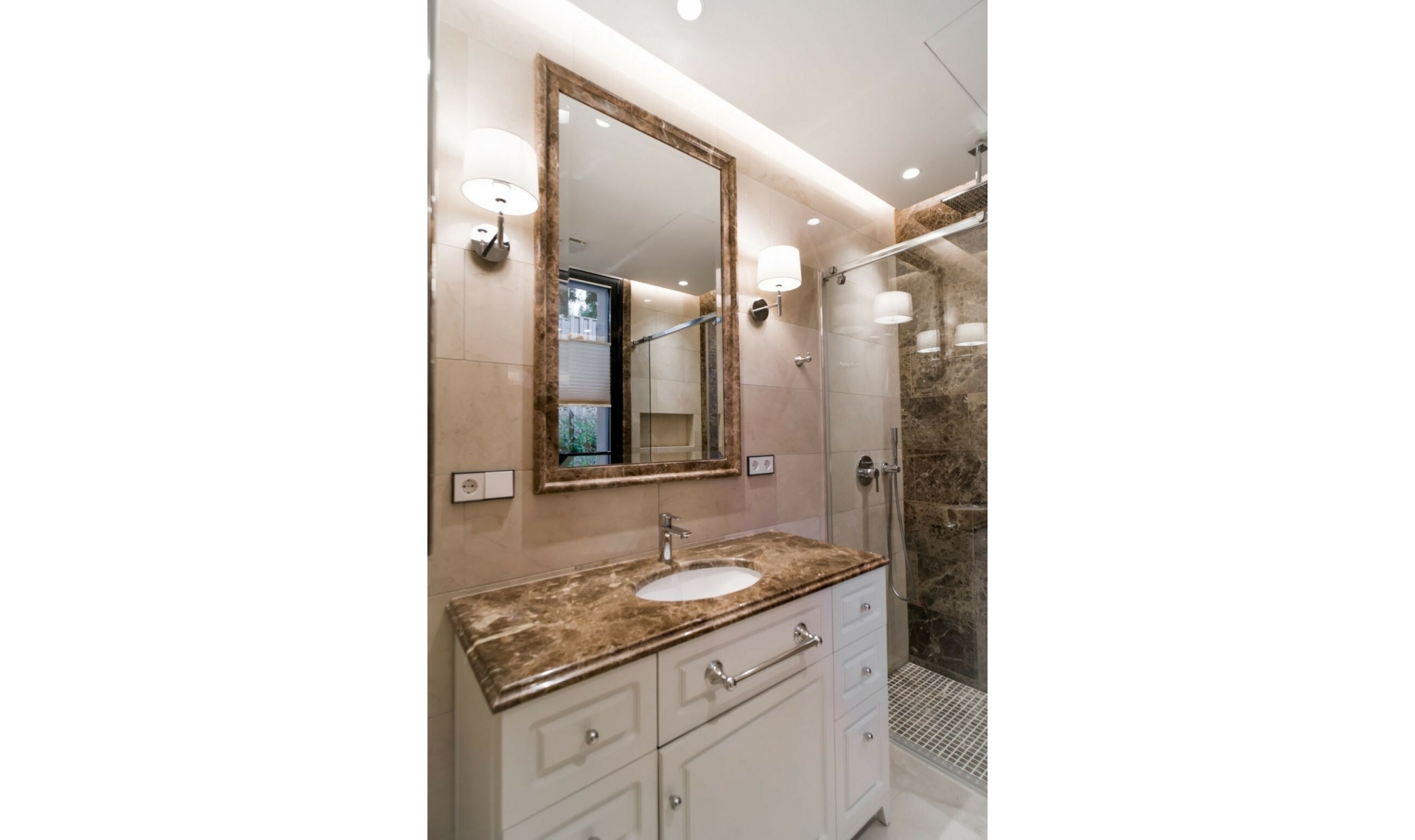 Resale - House -
Los Flamingos