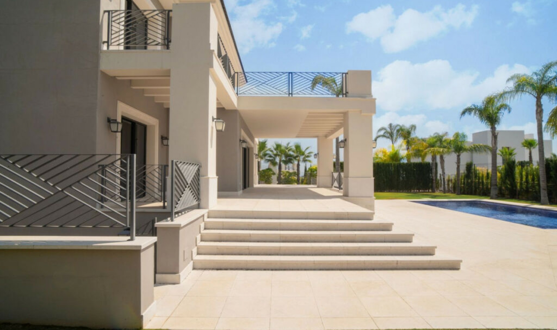 Resale - House -
Los Flamingos