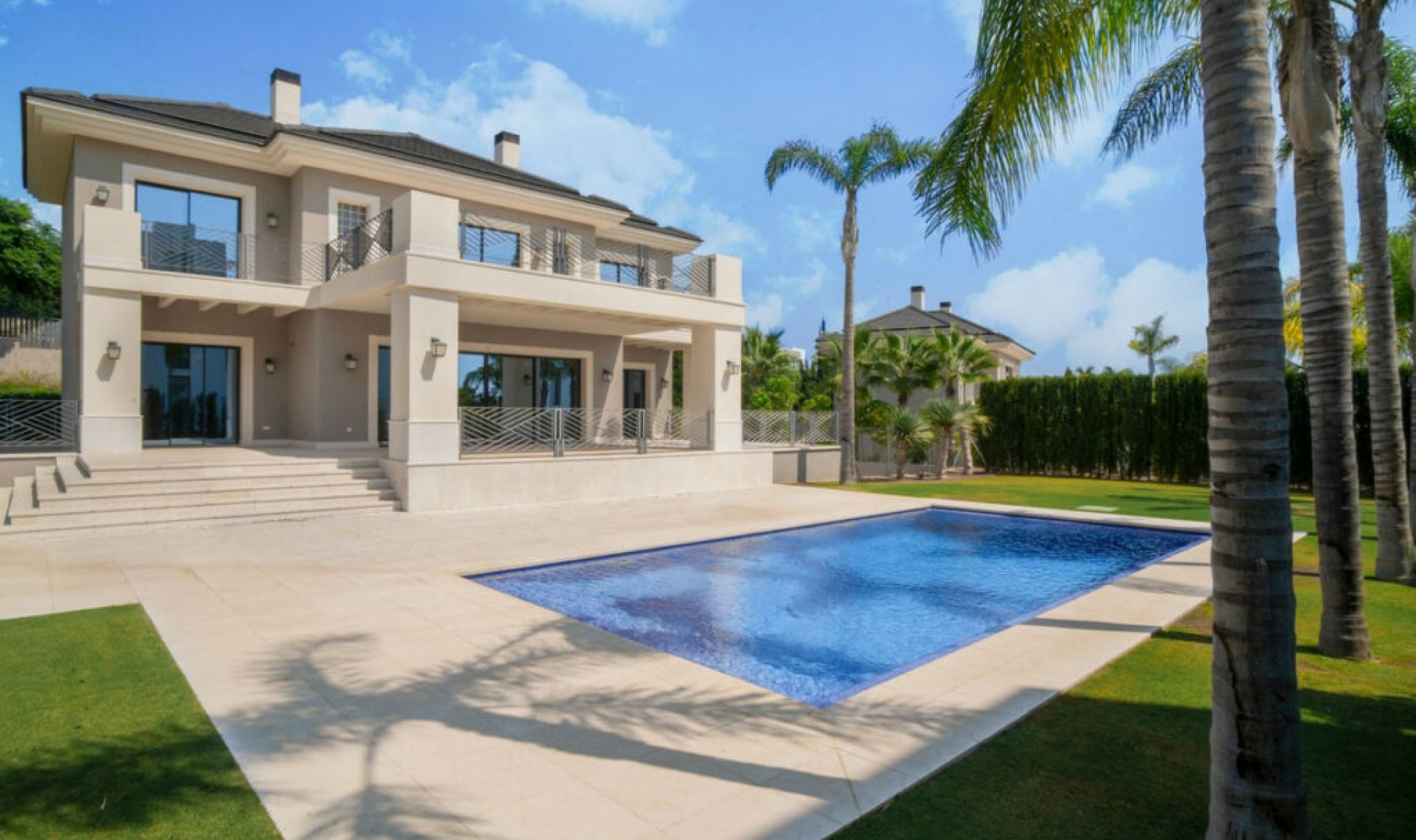 Resale - House -
Los Flamingos