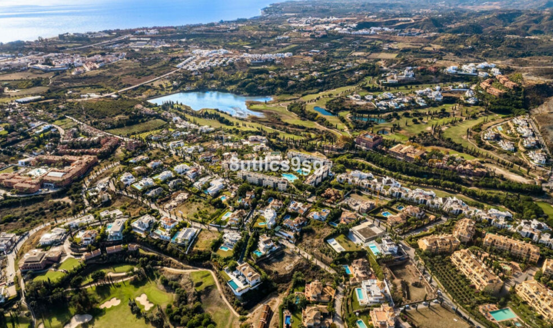 Resale - House -
Los Flamingos