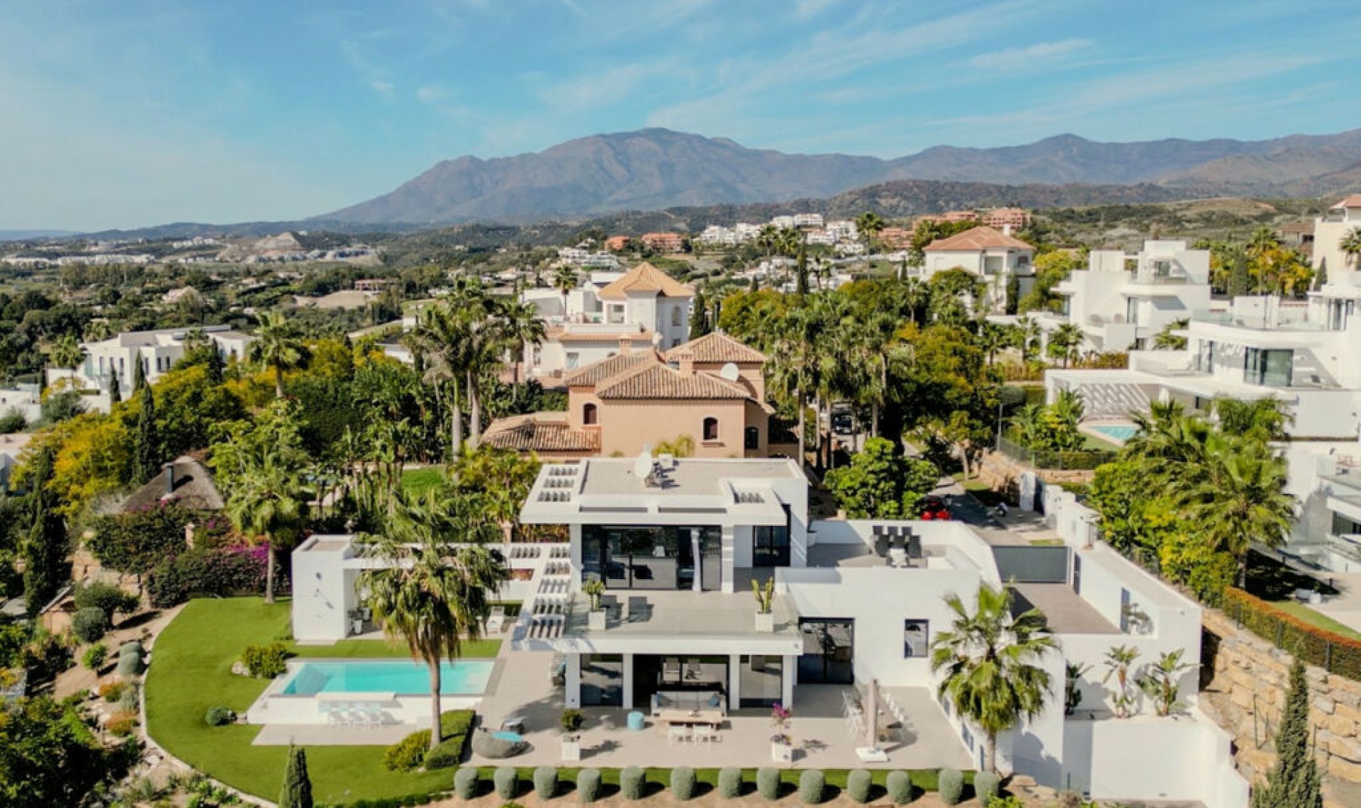 Resale - House -
Los Flamingos