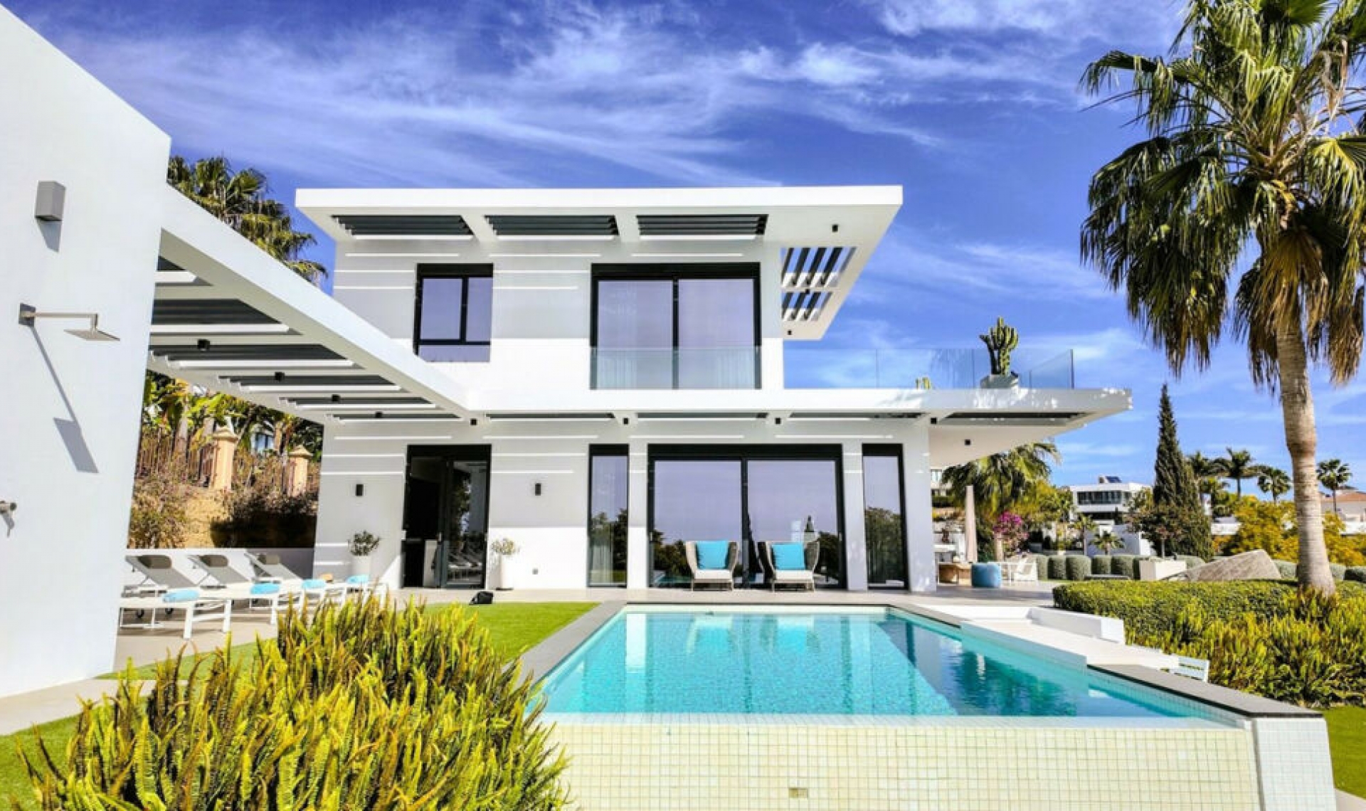 Resale - House -
Los Flamingos