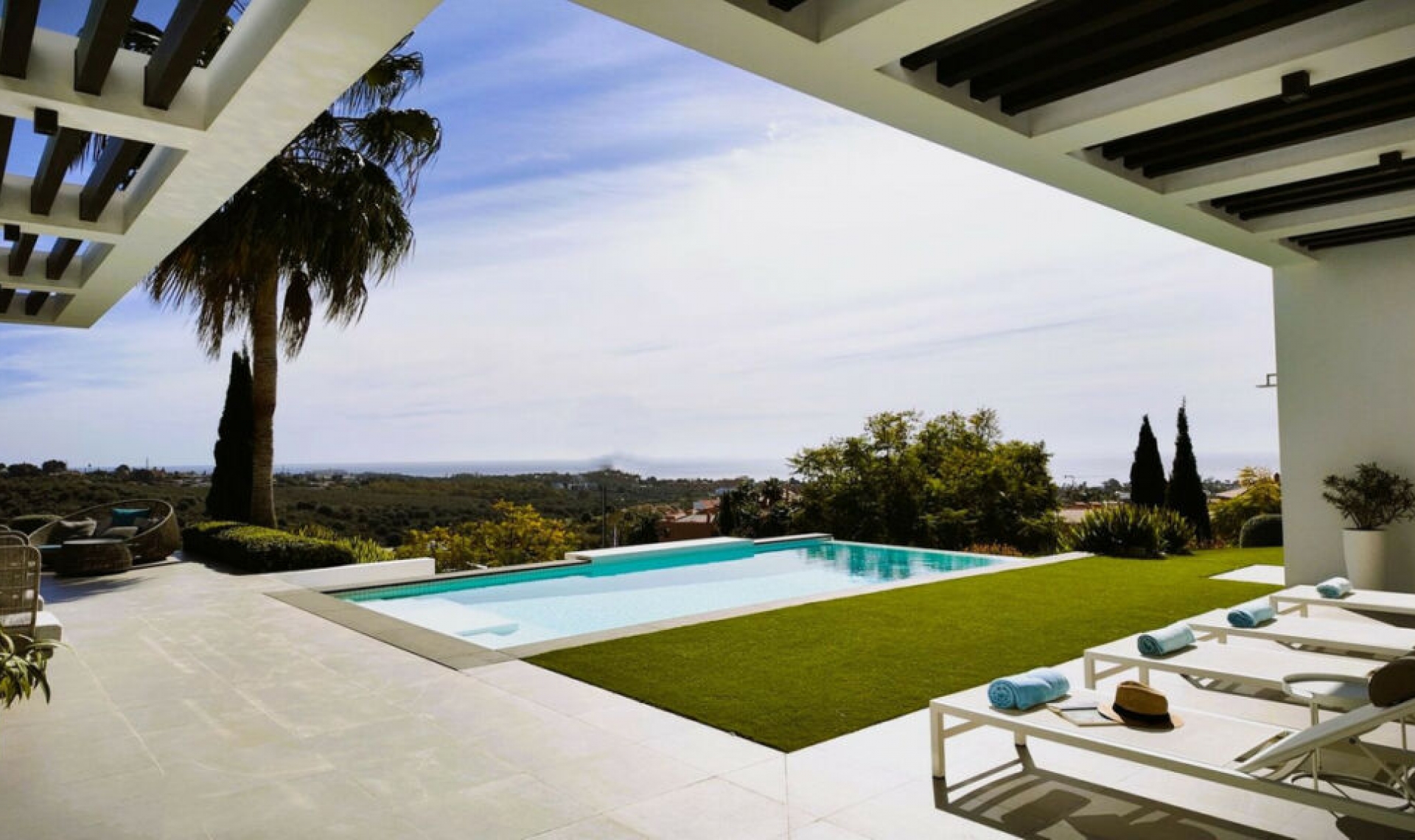 Resale - House -
Los Flamingos
