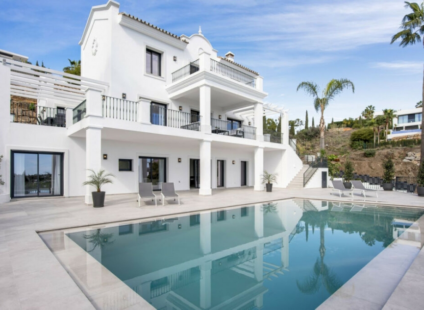 Resale - House -
Los Flamingos