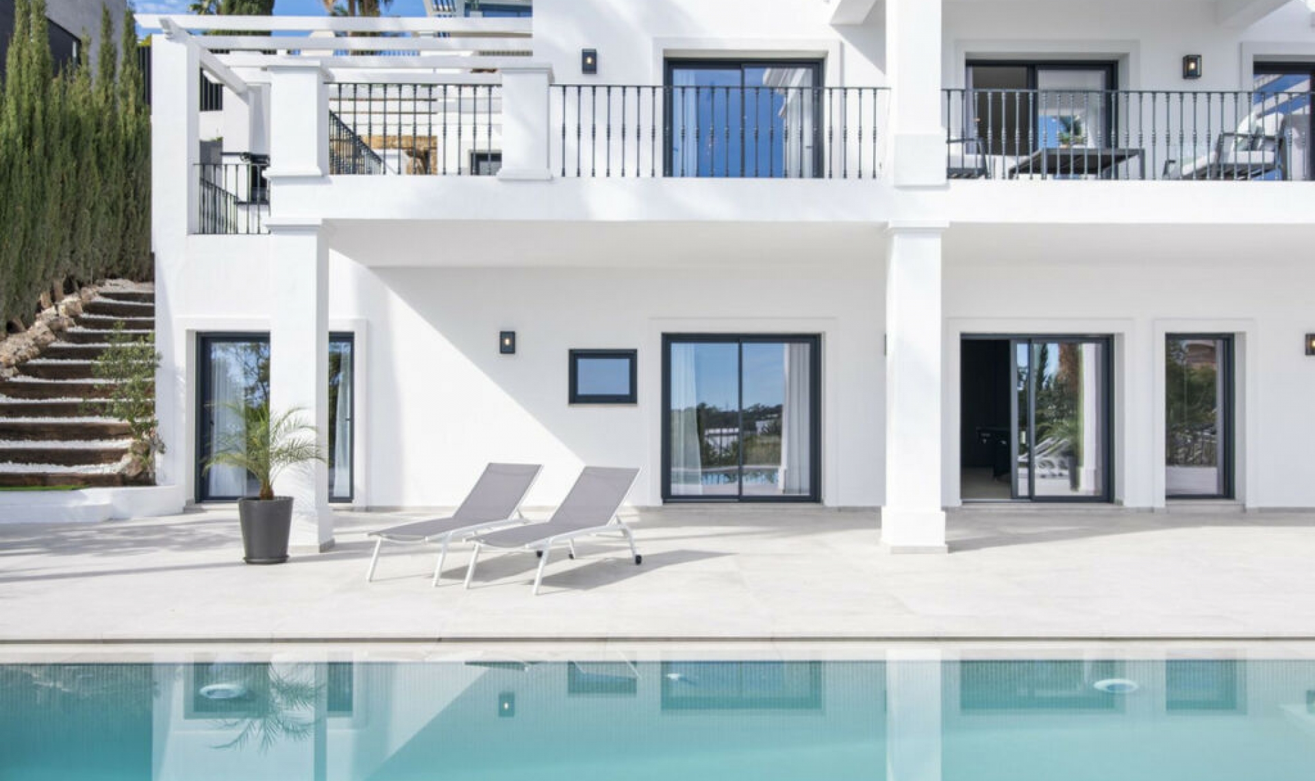 Resale - House -
Los Flamingos