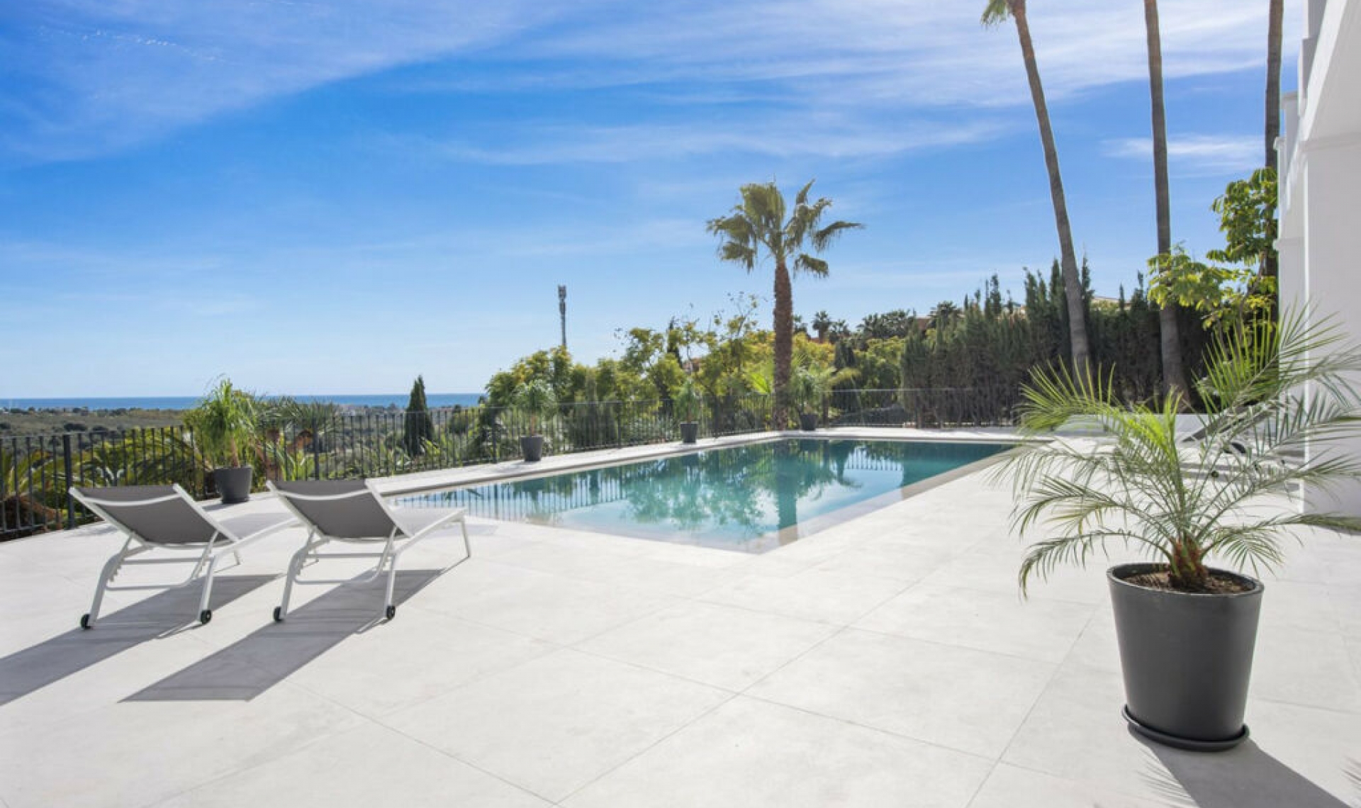 Resale - House -
Los Flamingos