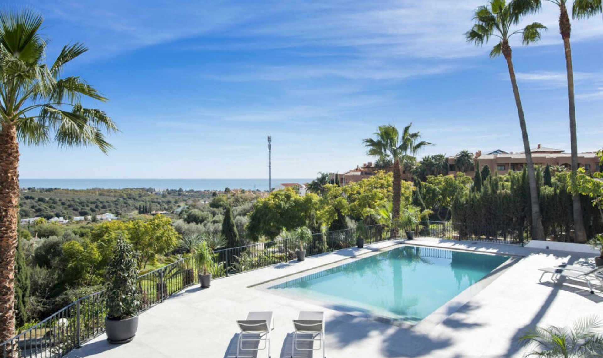 Resale - House -
Los Flamingos