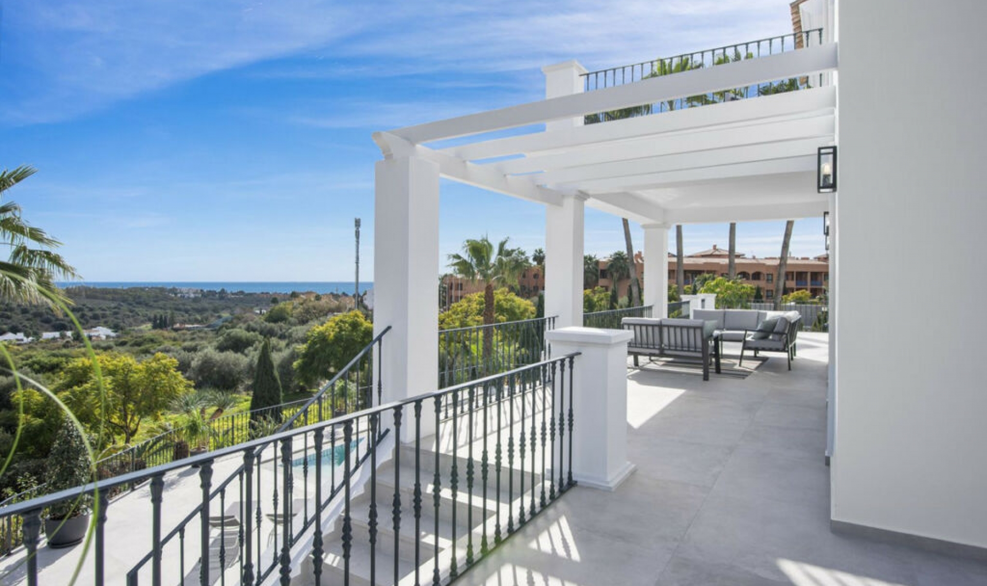 Resale - House -
Los Flamingos