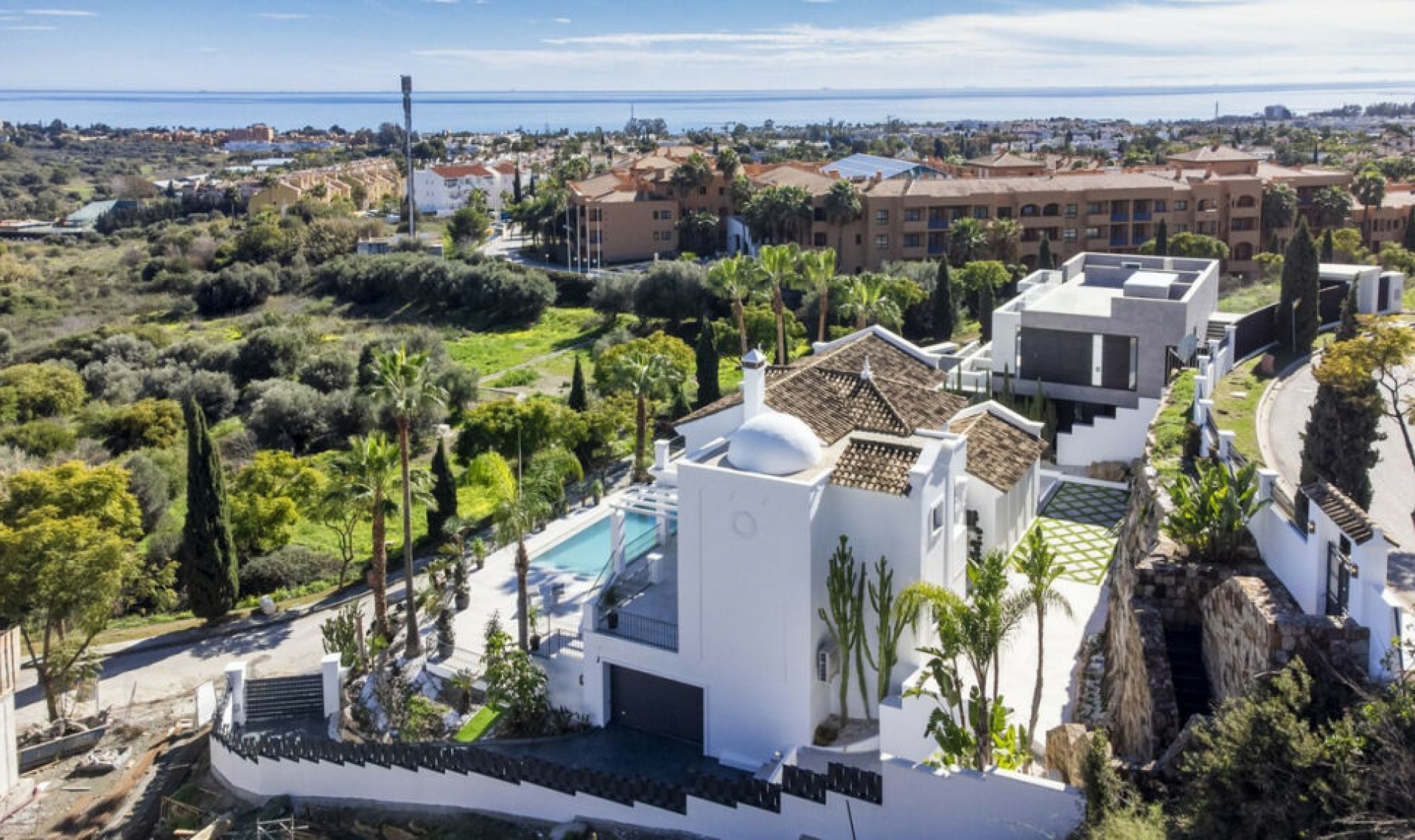 Resale - House -
Los Flamingos