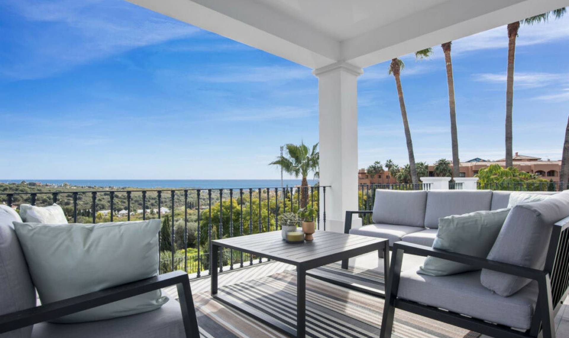 Resale - House -
Los Flamingos