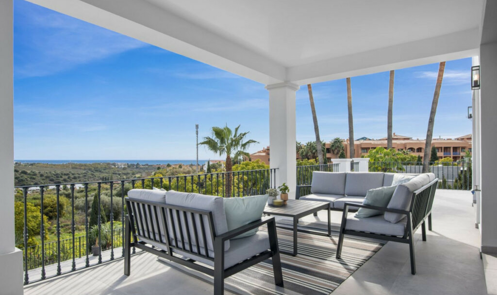 Resale - House -
Los Flamingos