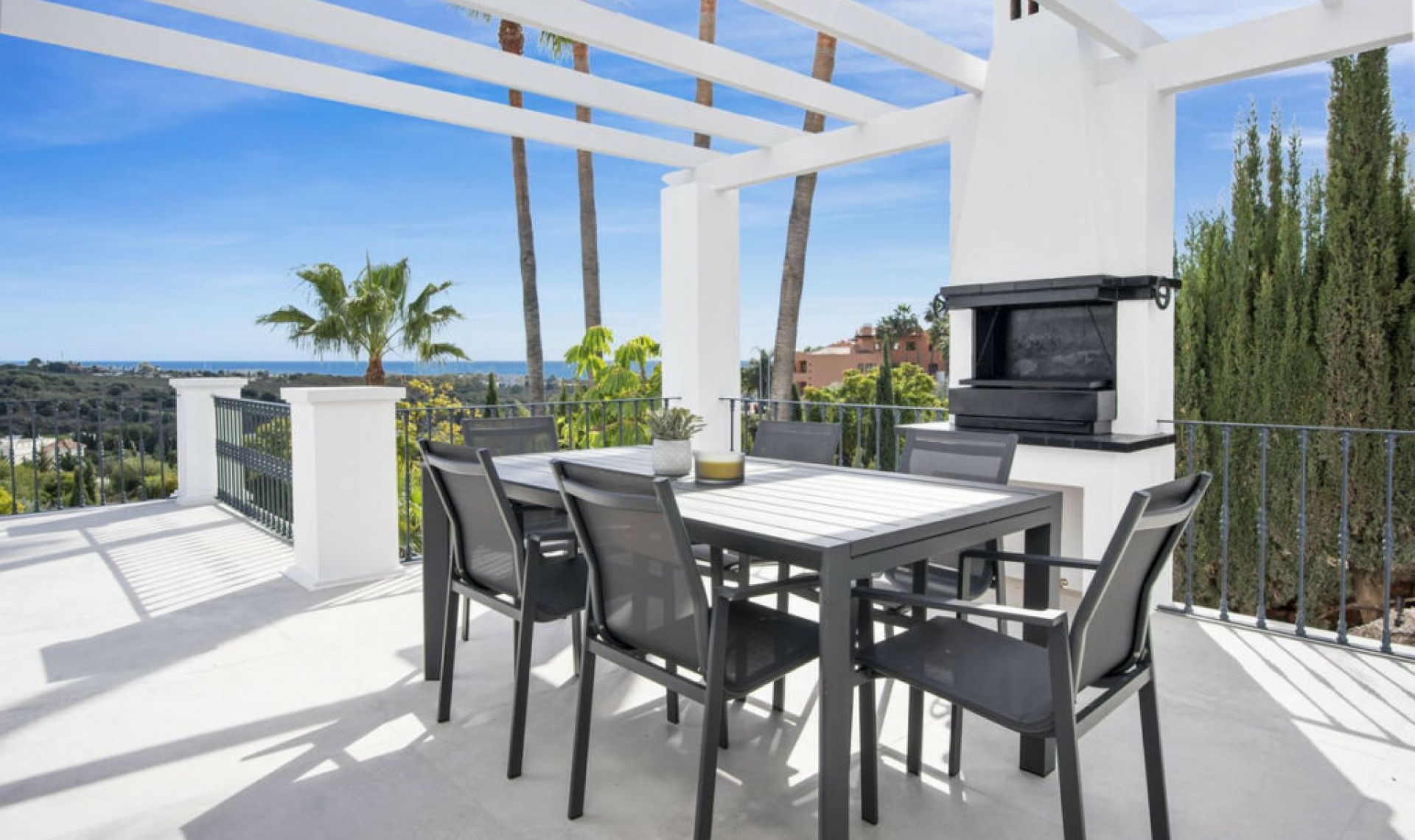 Resale - House -
Los Flamingos