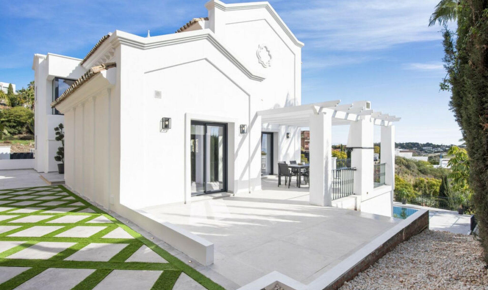 Resale - House -
Los Flamingos