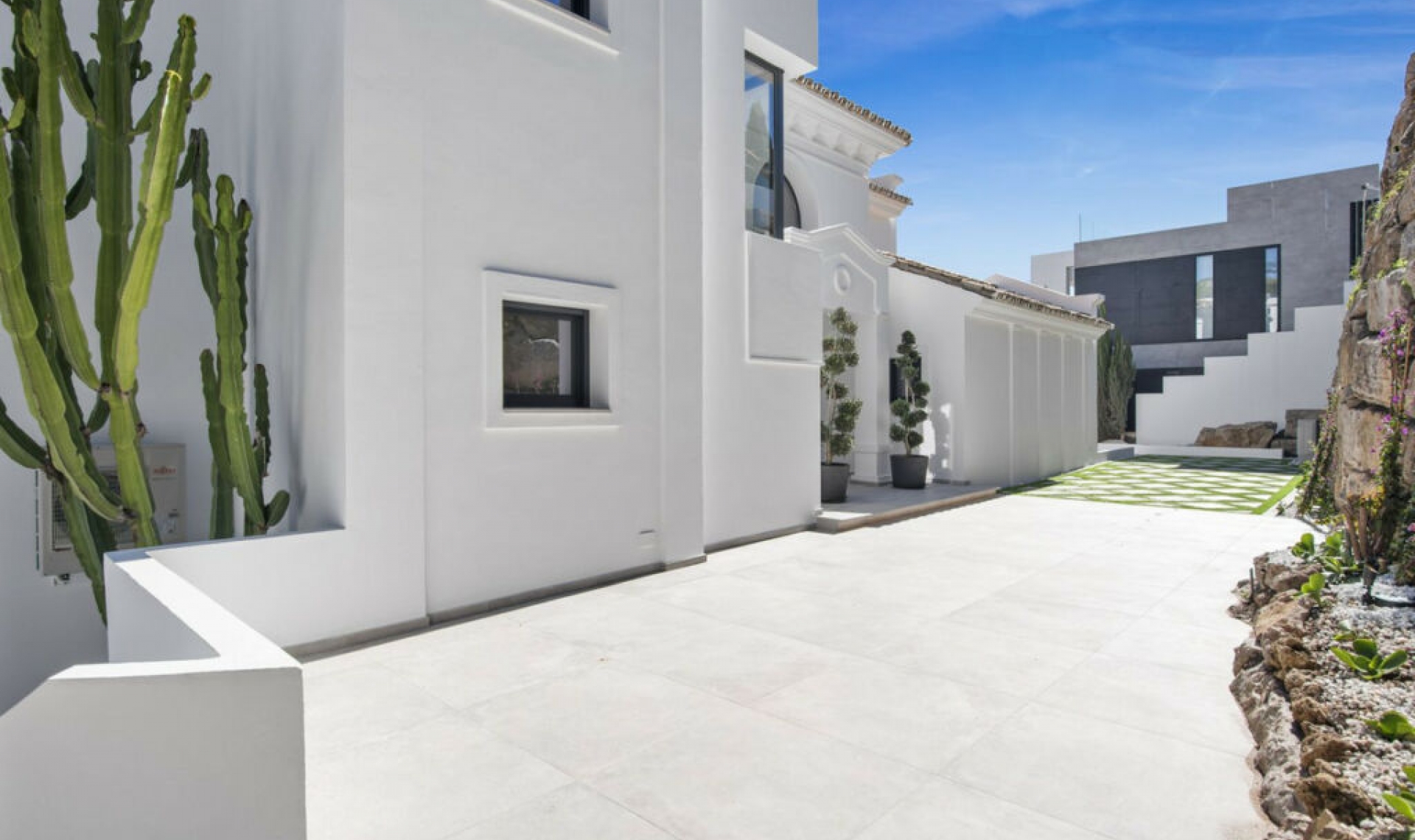 Resale - House -
Los Flamingos