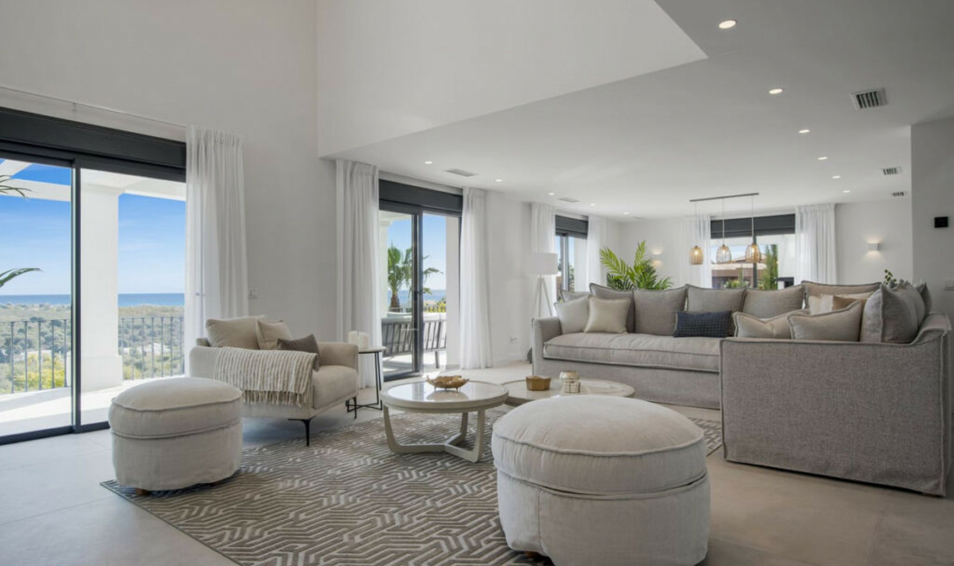 Resale - House -
Los Flamingos