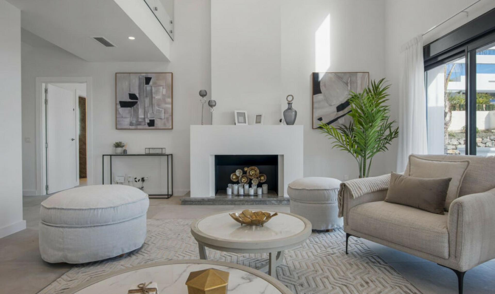 Resale - House -
Los Flamingos