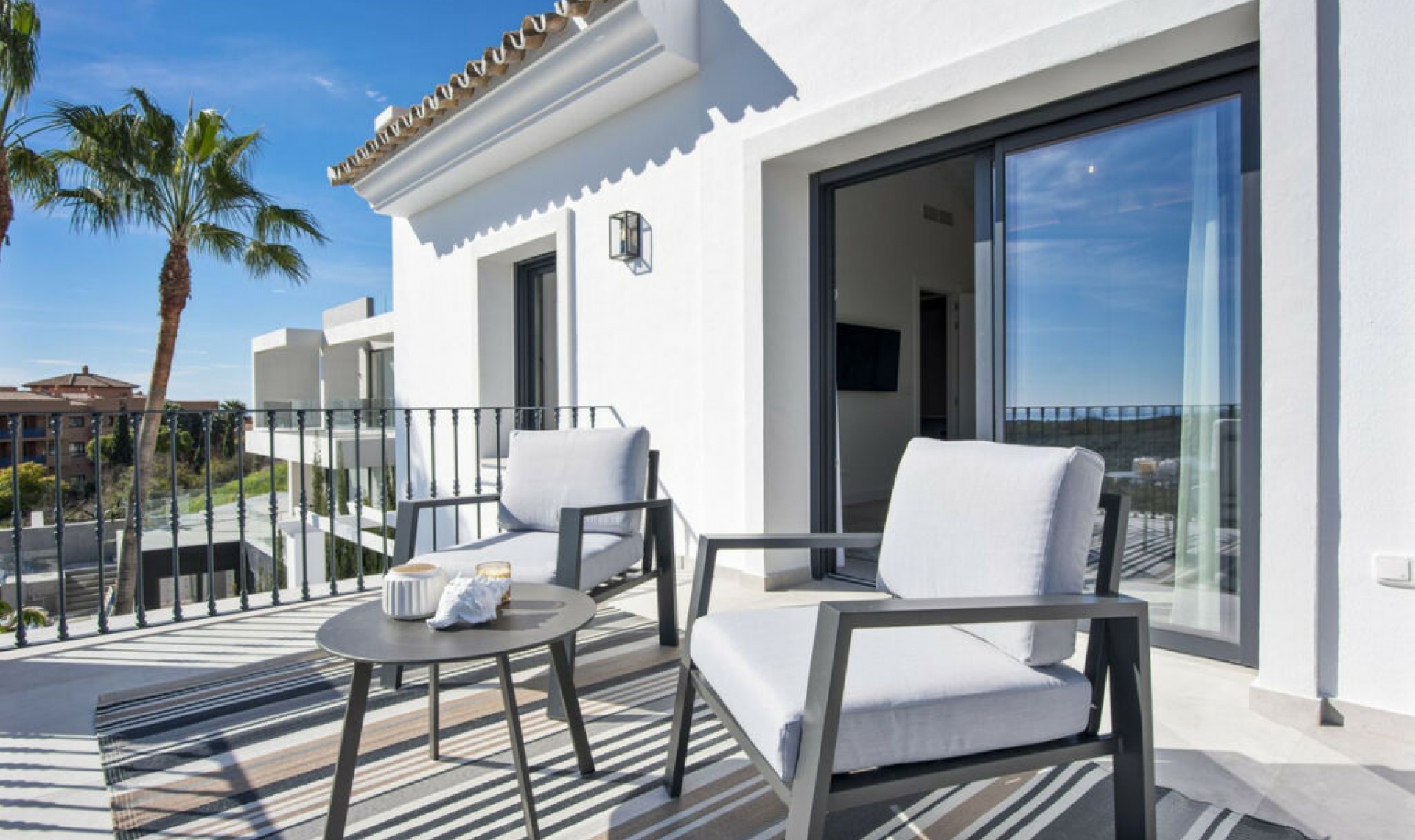 Resale - House -
Los Flamingos