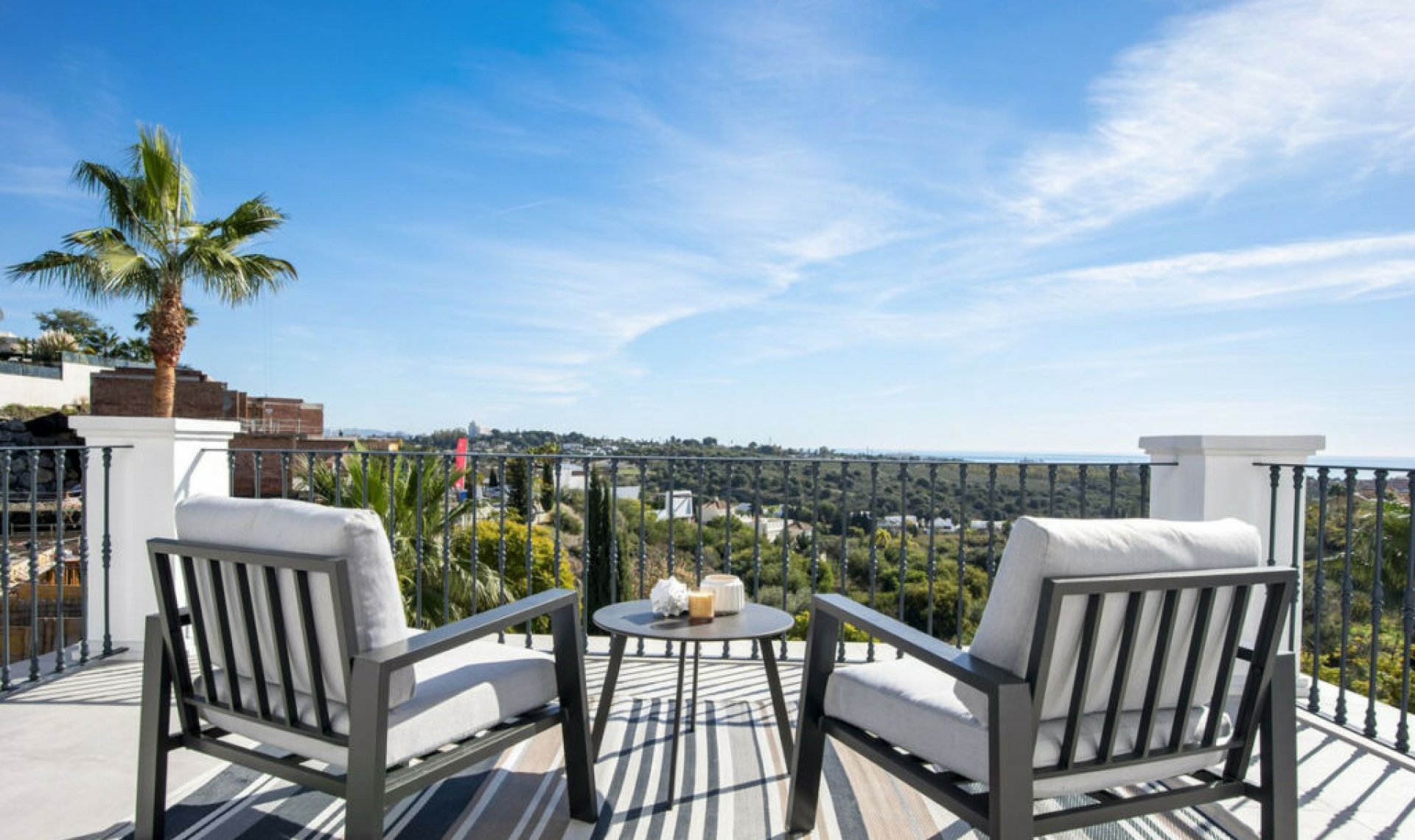 Resale - House -
Los Flamingos