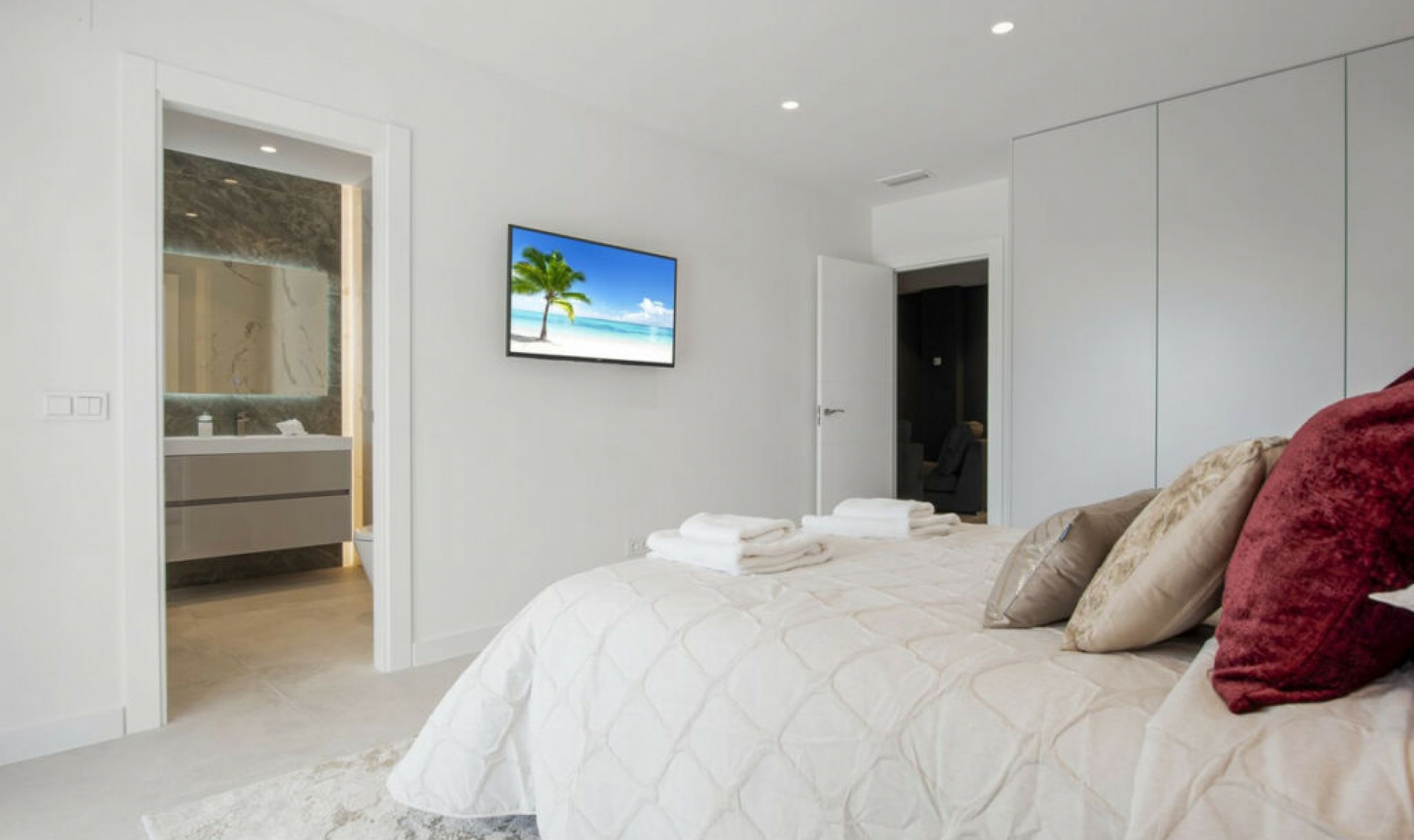 Resale - House -
Los Flamingos