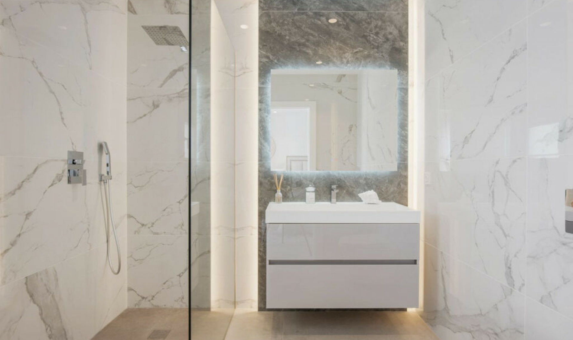 Resale - House -
Los Flamingos