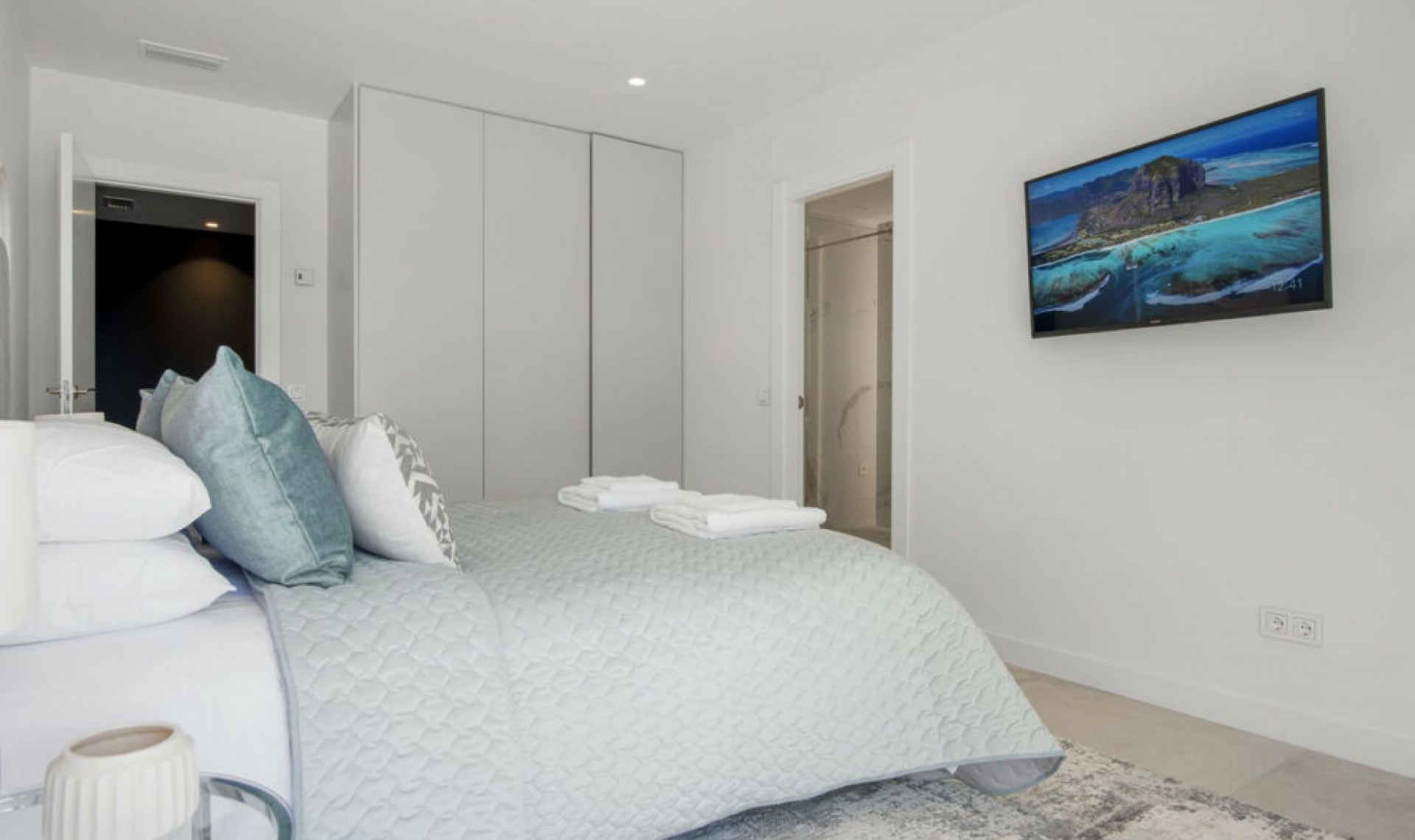 Resale - House -
Los Flamingos